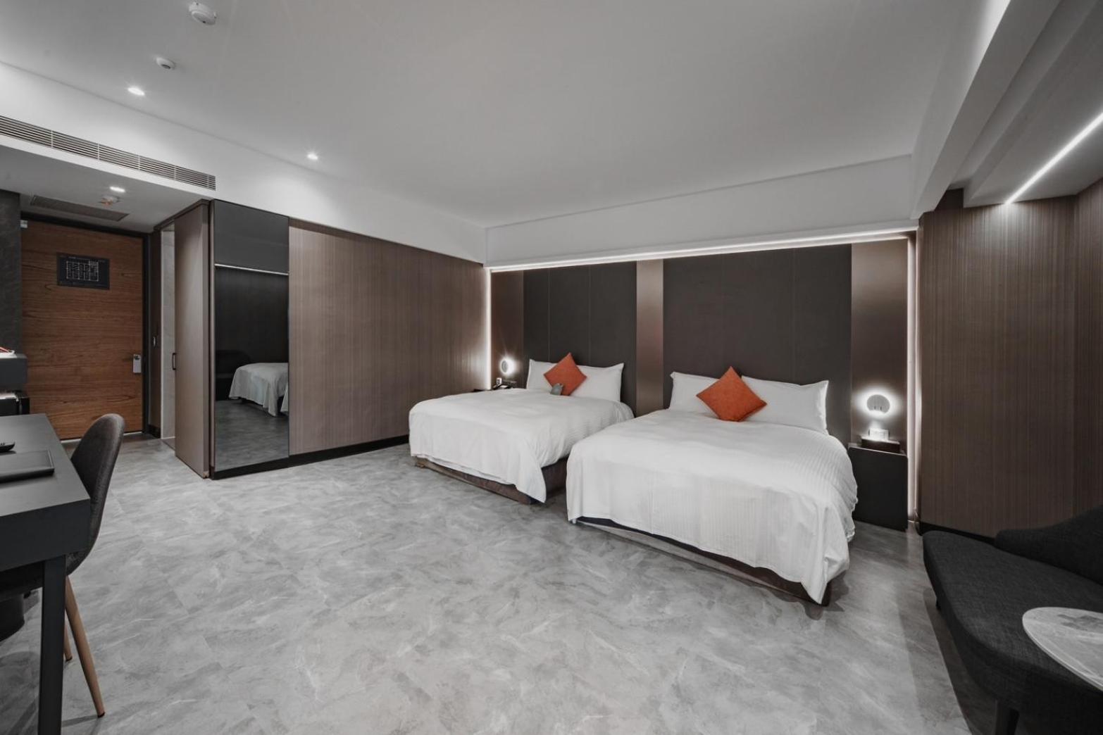 Deluxe Family Room
