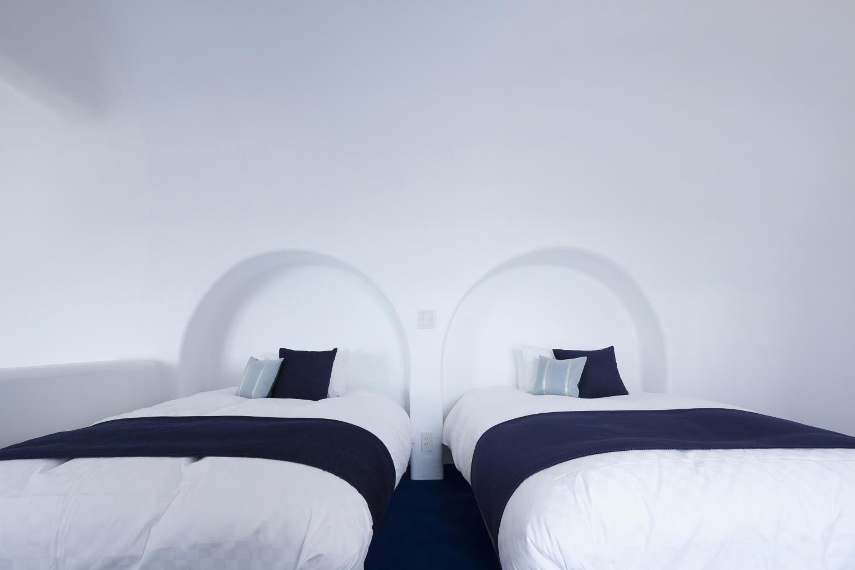 Deluxe Suite with Hot Spring Bath Santorini photo 2