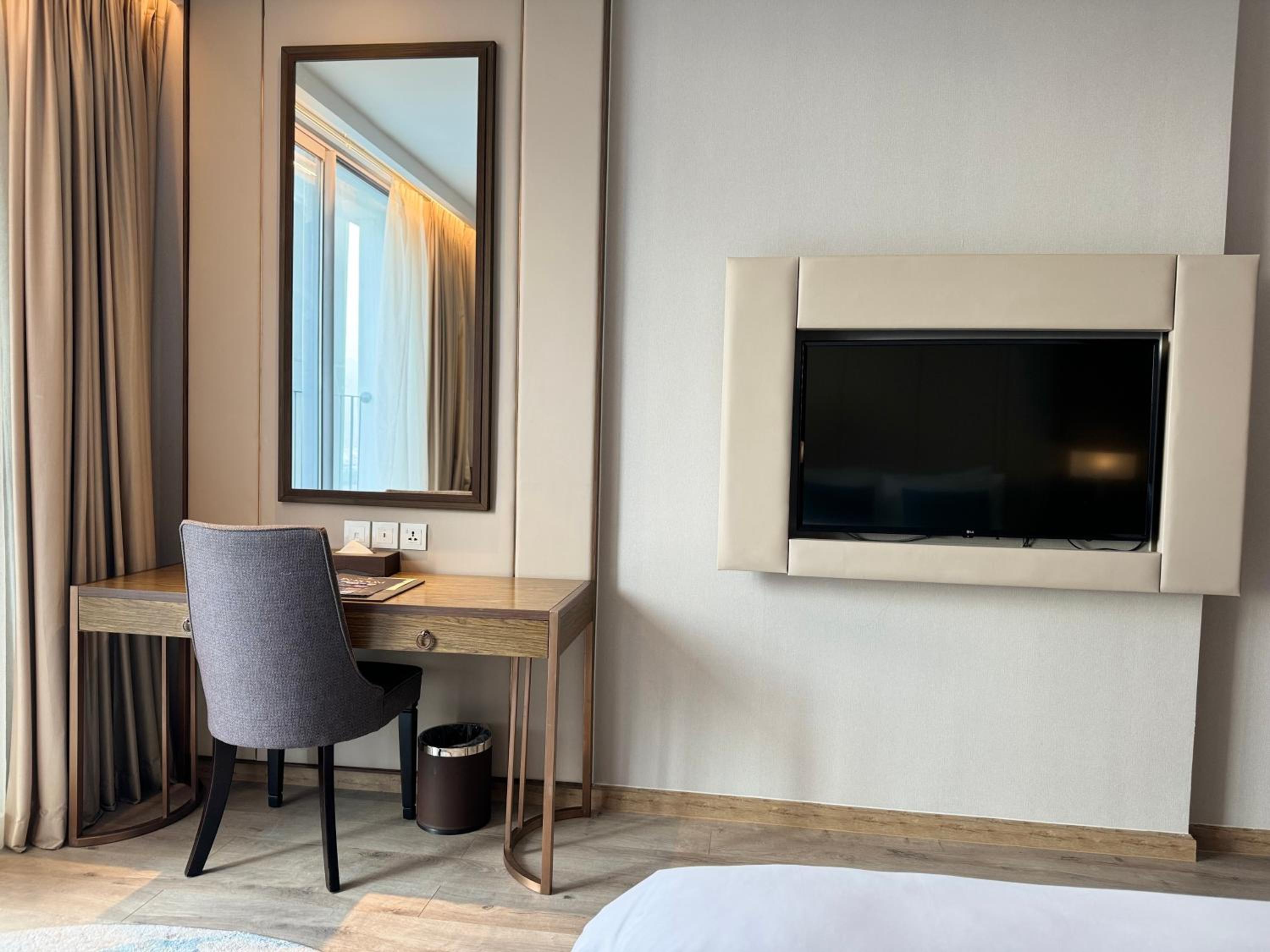 Deluxe Double Room With Side Sea View - Photo 5