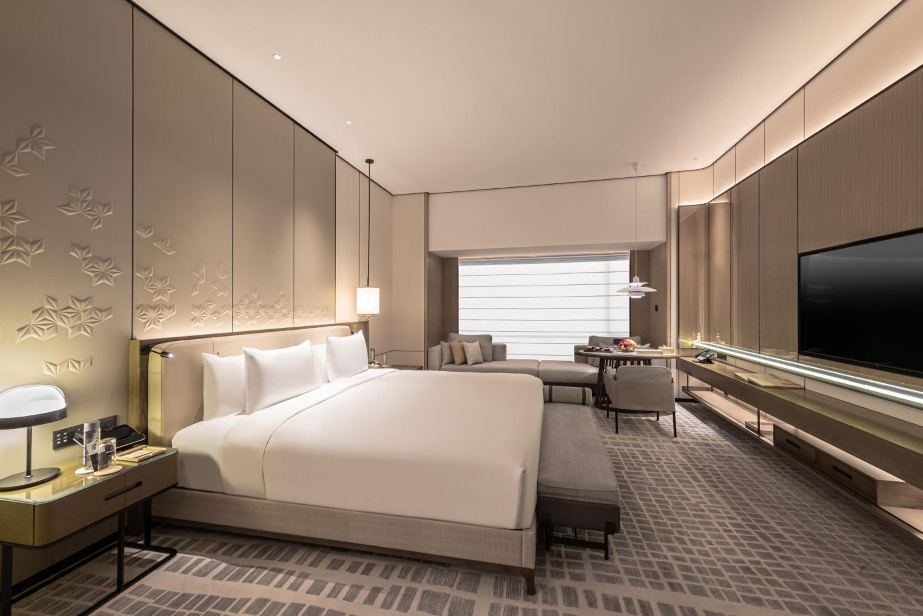Deluxe King Room photo 3