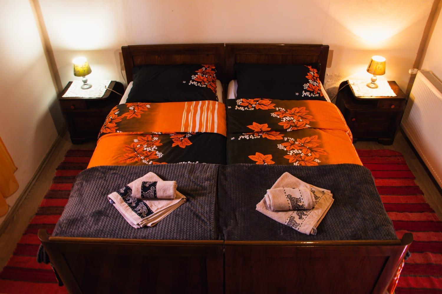 Double or Twin Room with Private Bathroom - Photo 12