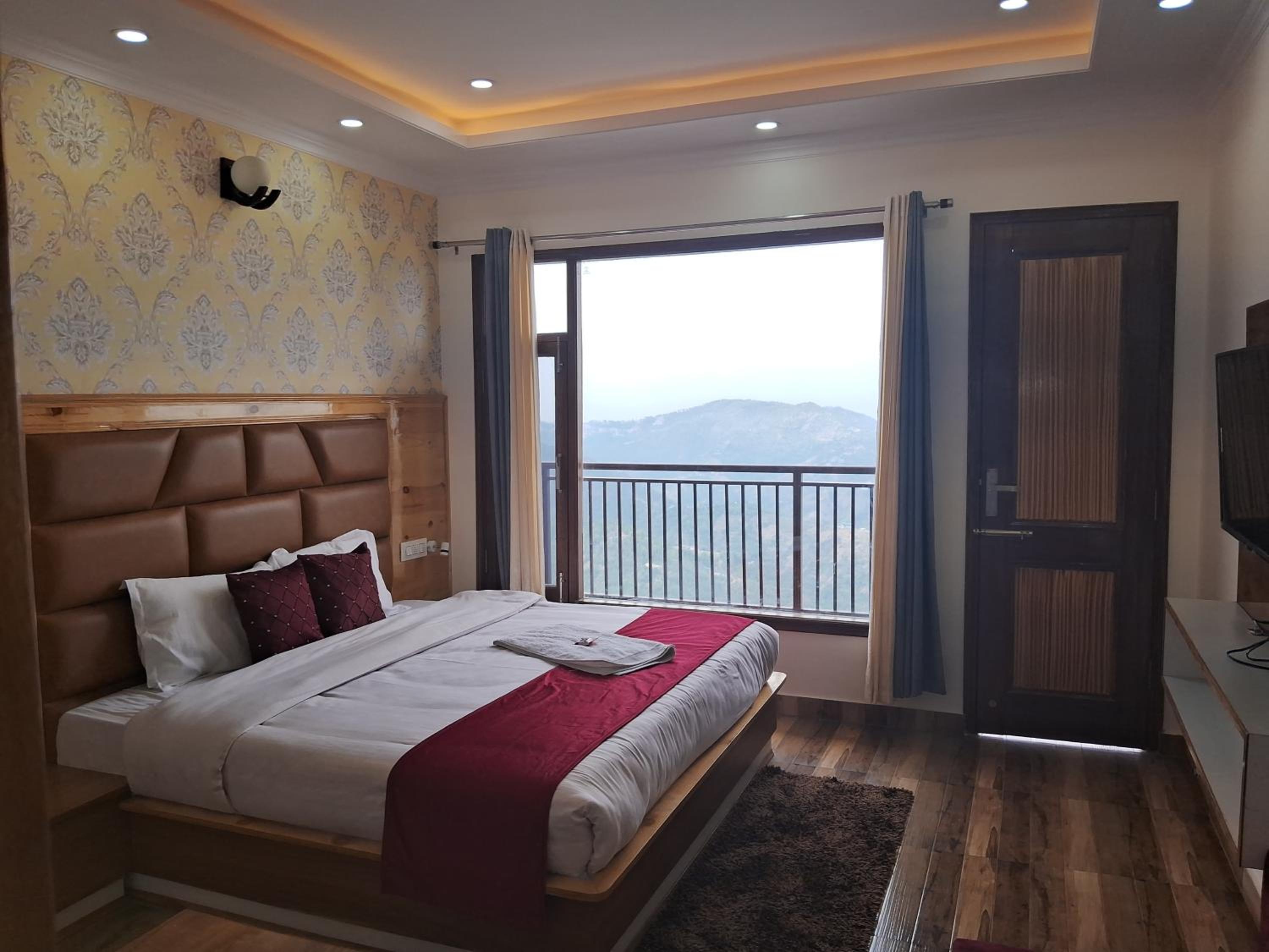 Deluxe Double Room With Balcony photo 1