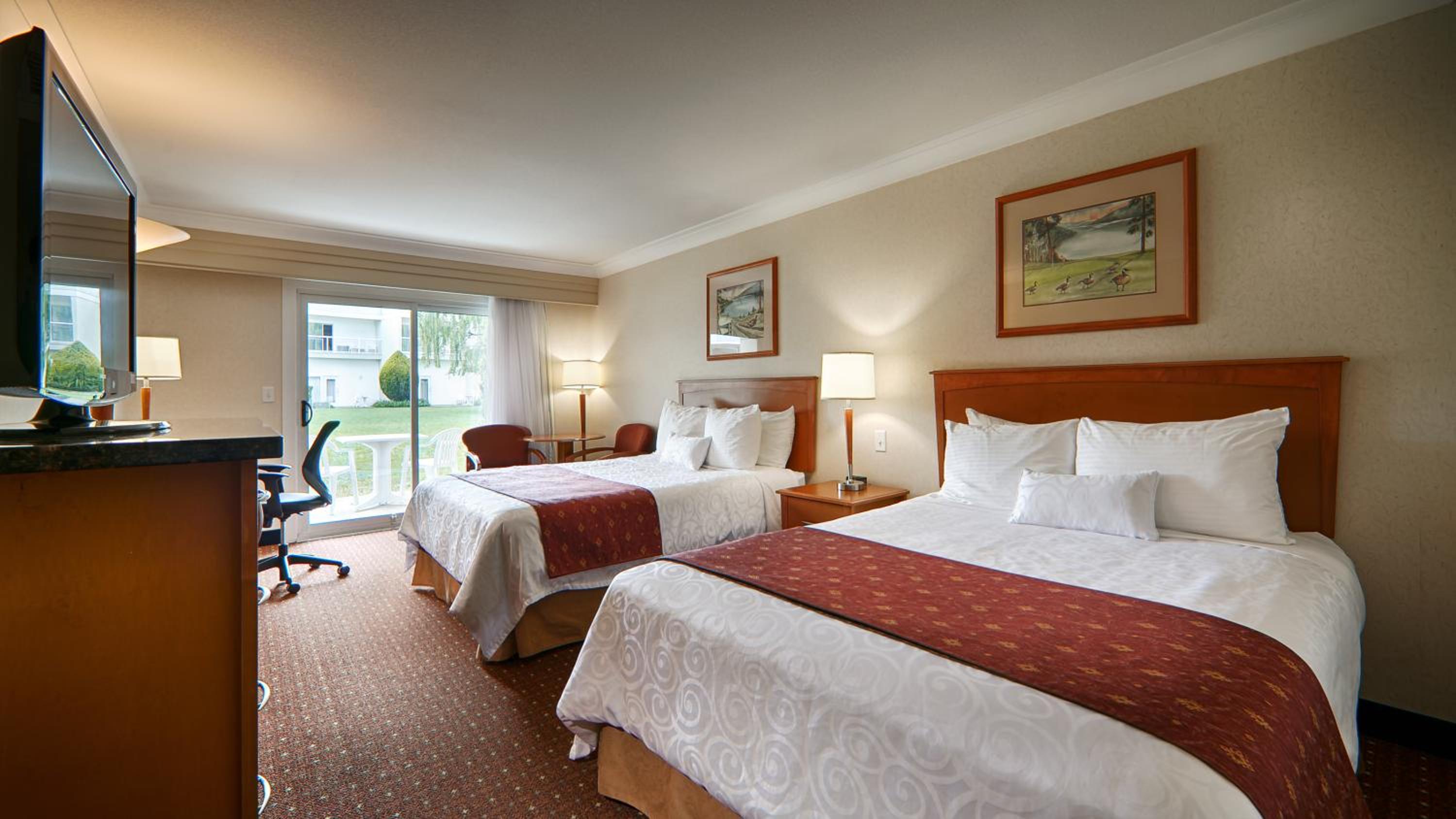 Queen Room with Two Queen Beds - Courtyard View - Photo 10