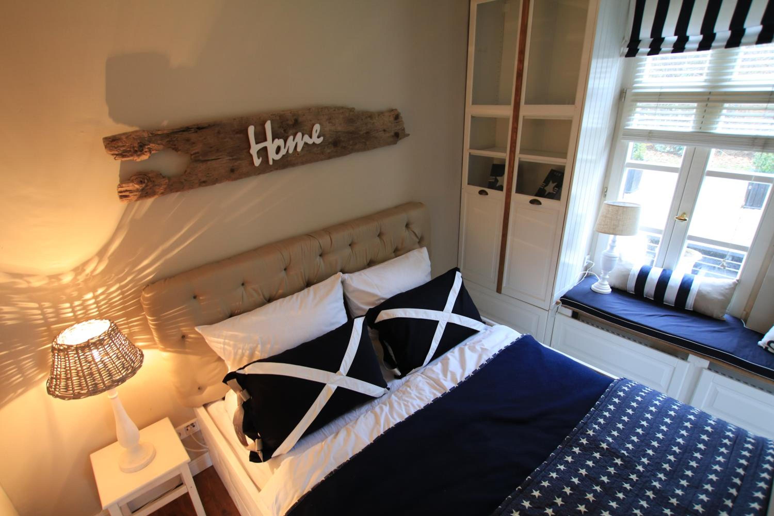 Studio Apartment - Photo 1