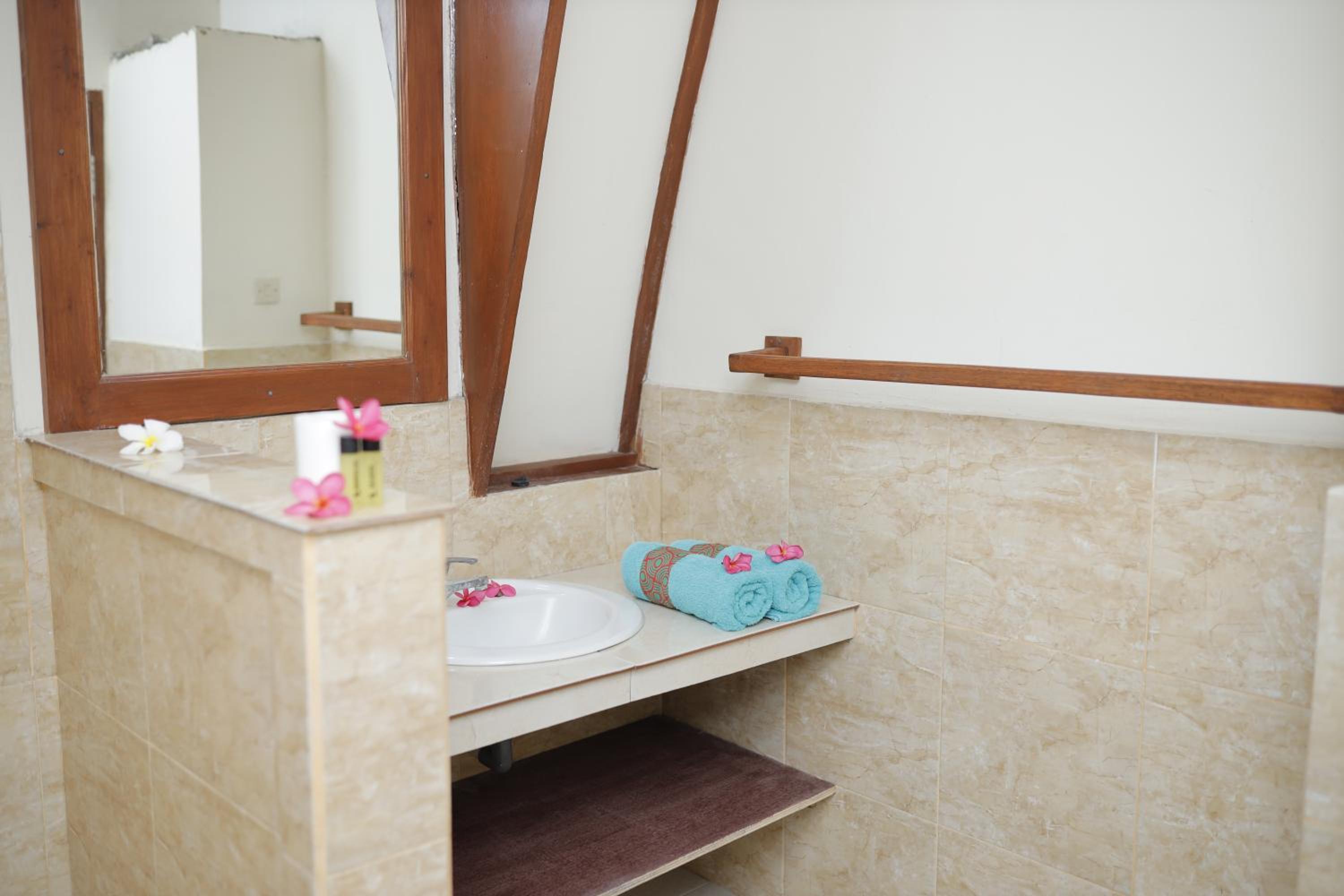 Double Room with Garden View - Photo 9