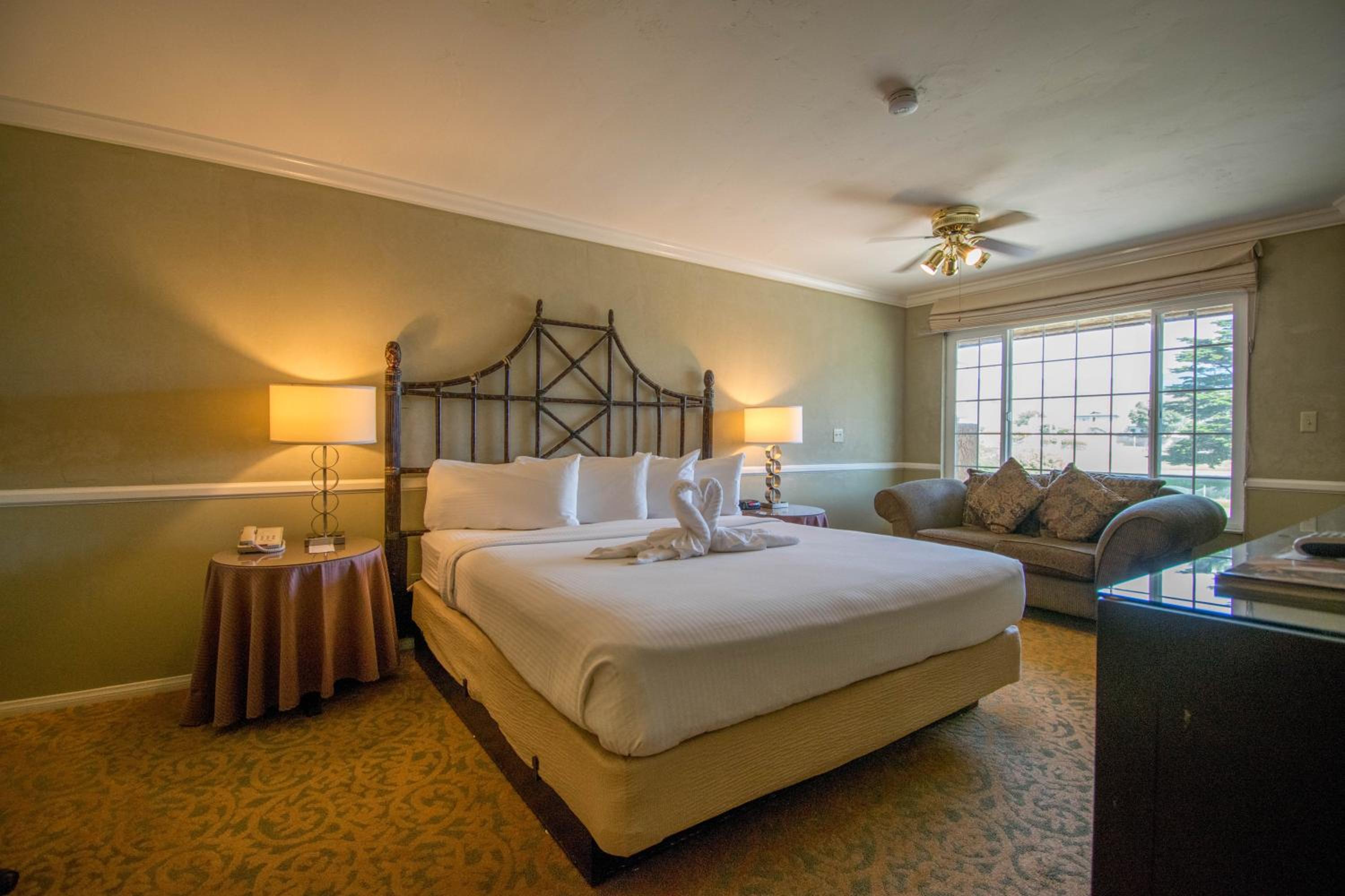 Deluxe King Room - Photo 2