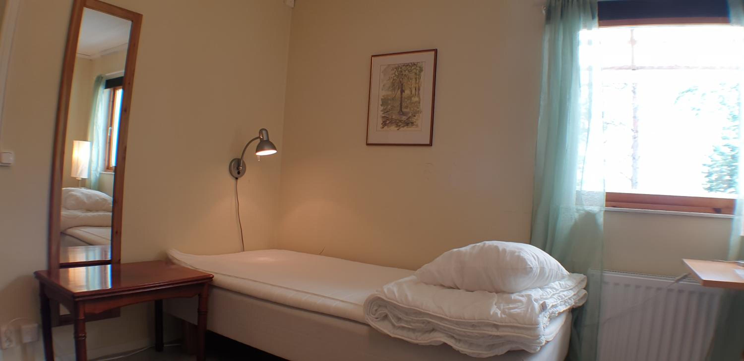 Single Room with Shared Shower and Toilet photo 2