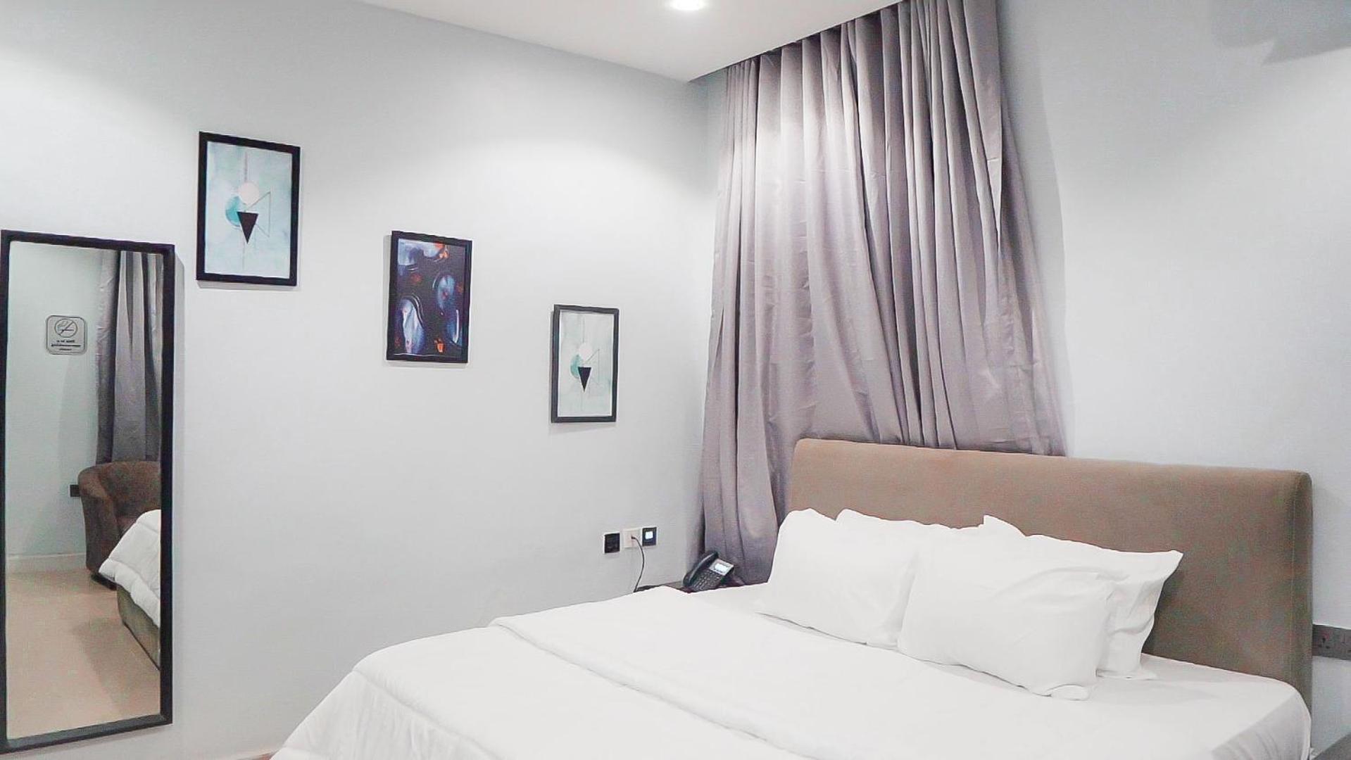 Deluxe Queen Studio