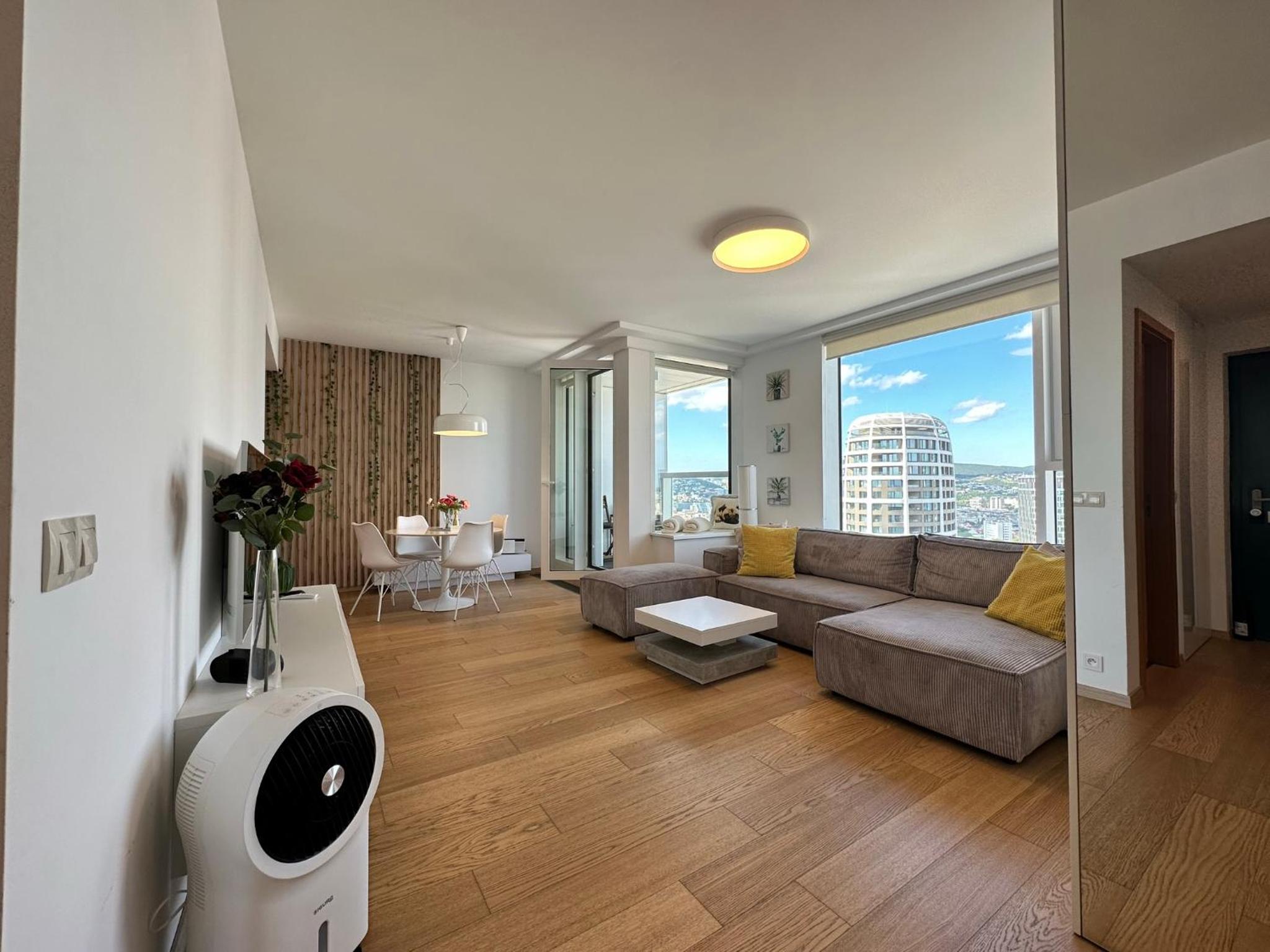 One-Bedroom Apartment photo 1