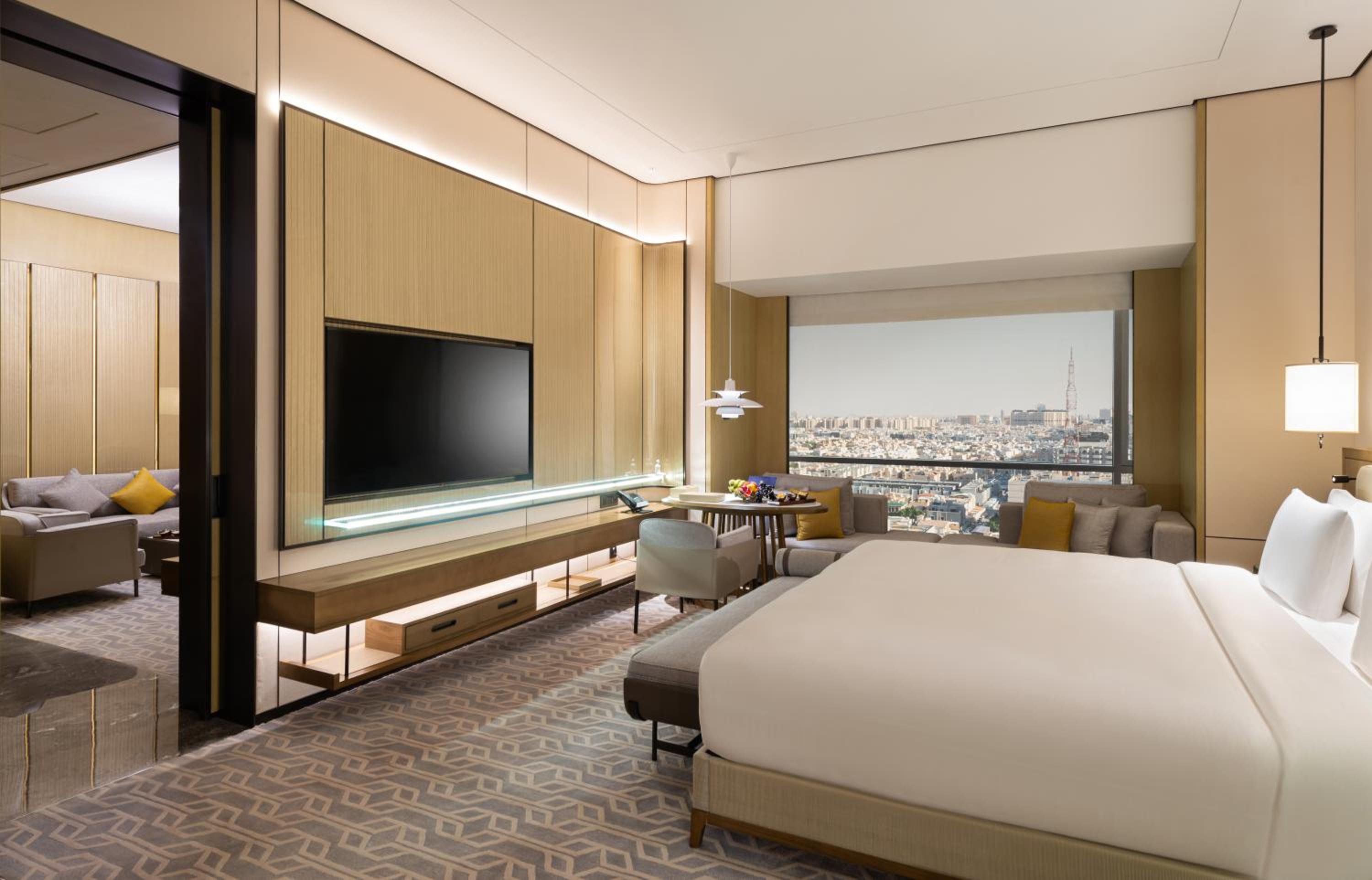 Deluxe King Room - Kingdom Tower View photo 3