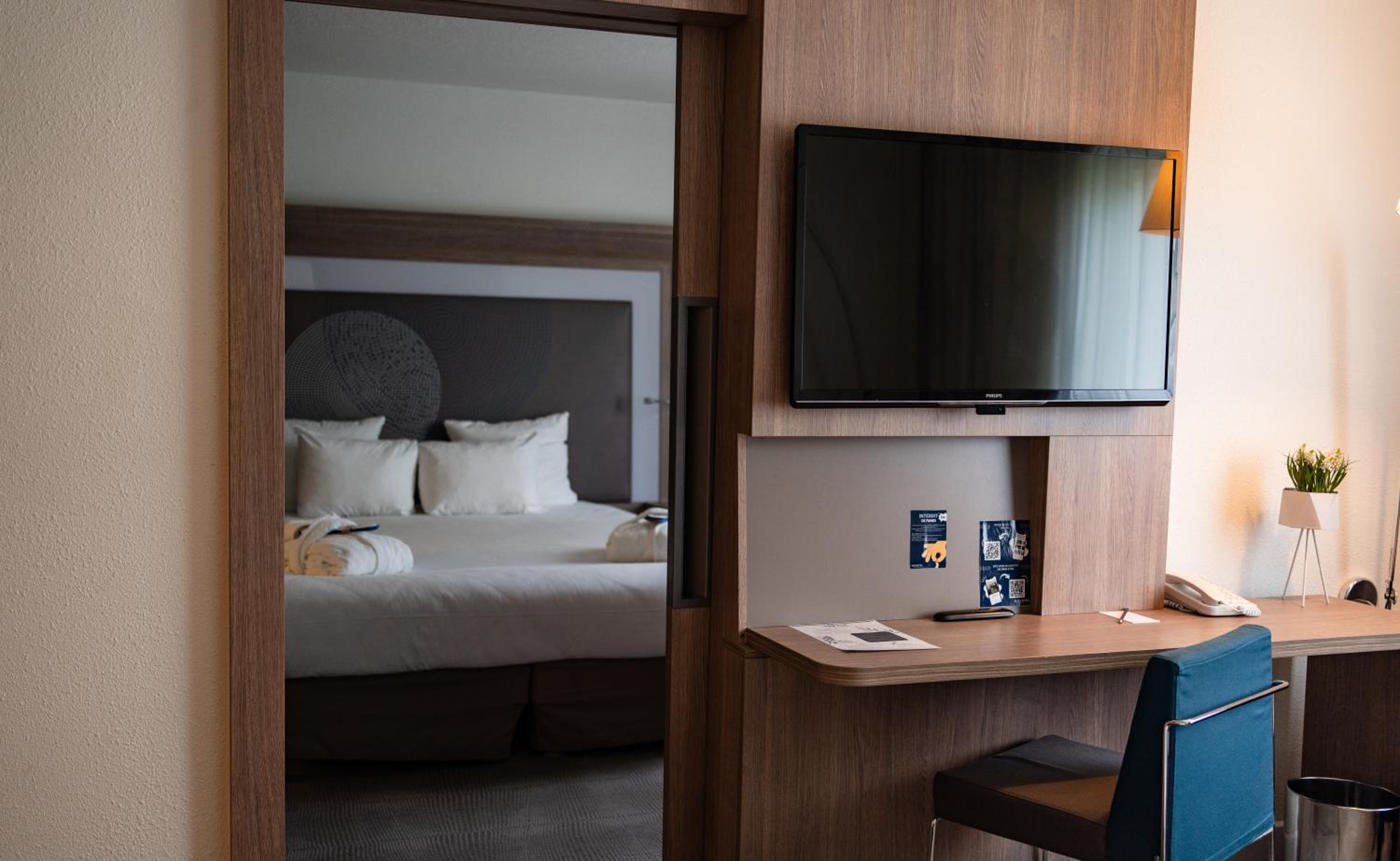 Suite with One Double Bed and Sofa Bed photo 1