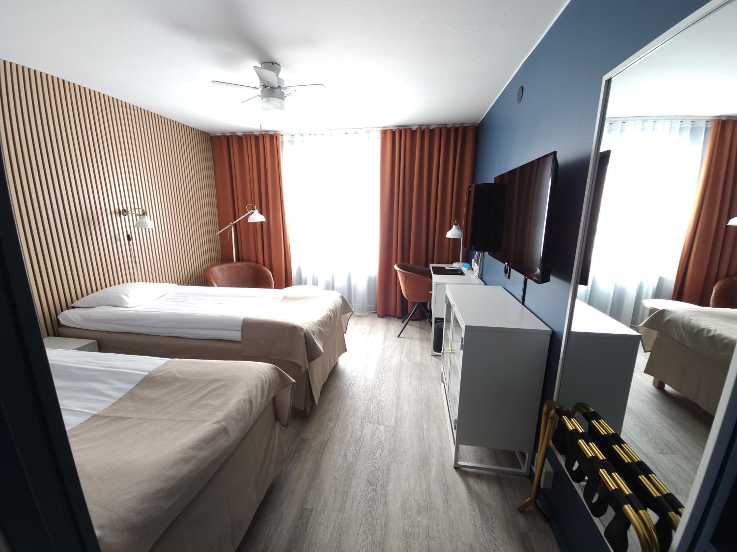 Twin Room - Photo 8