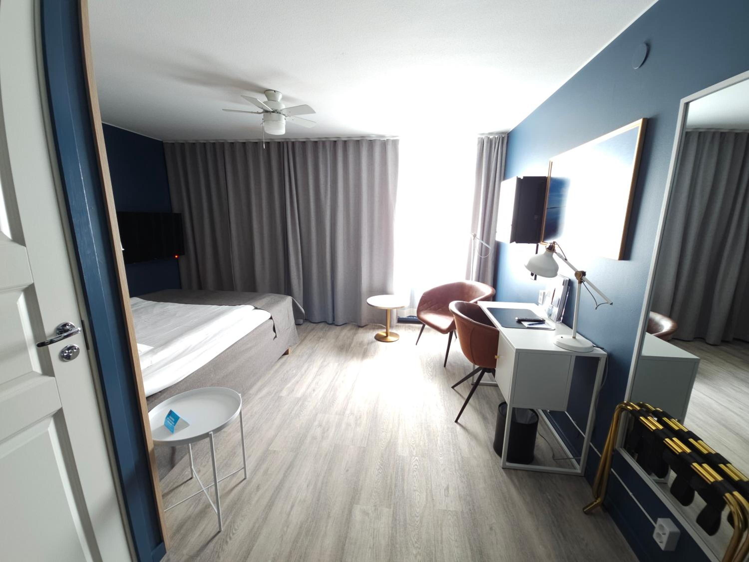 Superior Queen Room with Queen Bed - Non-Smoking - Photo 1