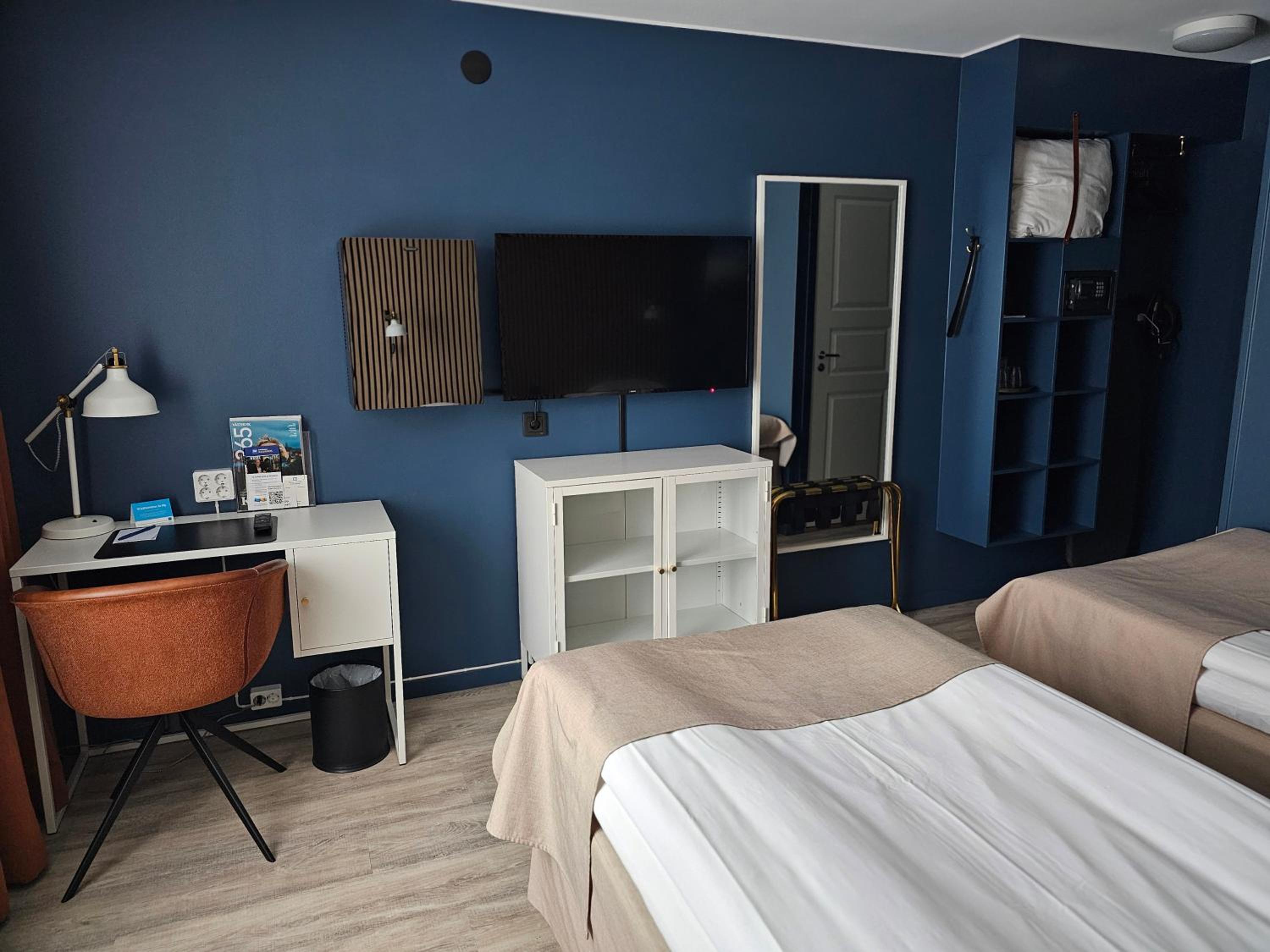 Twin Room - Photo 7