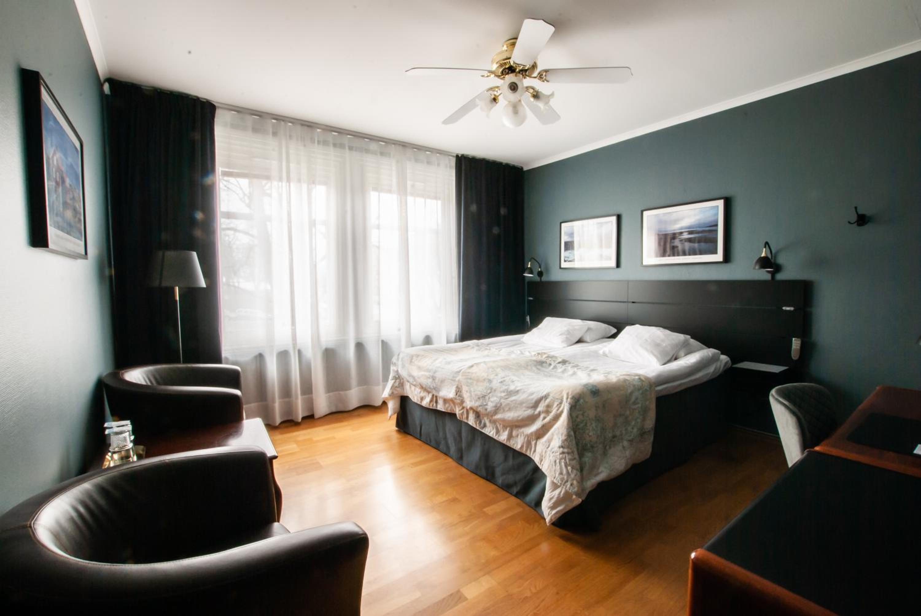 Superior King Room with King Bed - Non-Smoking - Photo 2