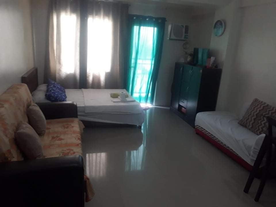 Studio with Balcony - Photo 4