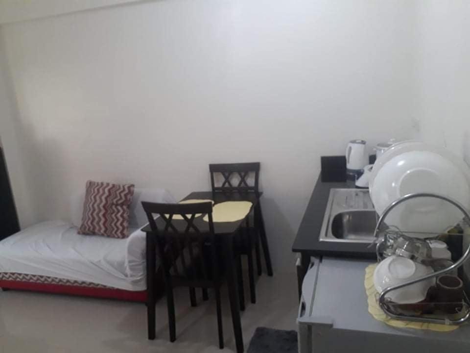 Studio with Balcony - Photo 3