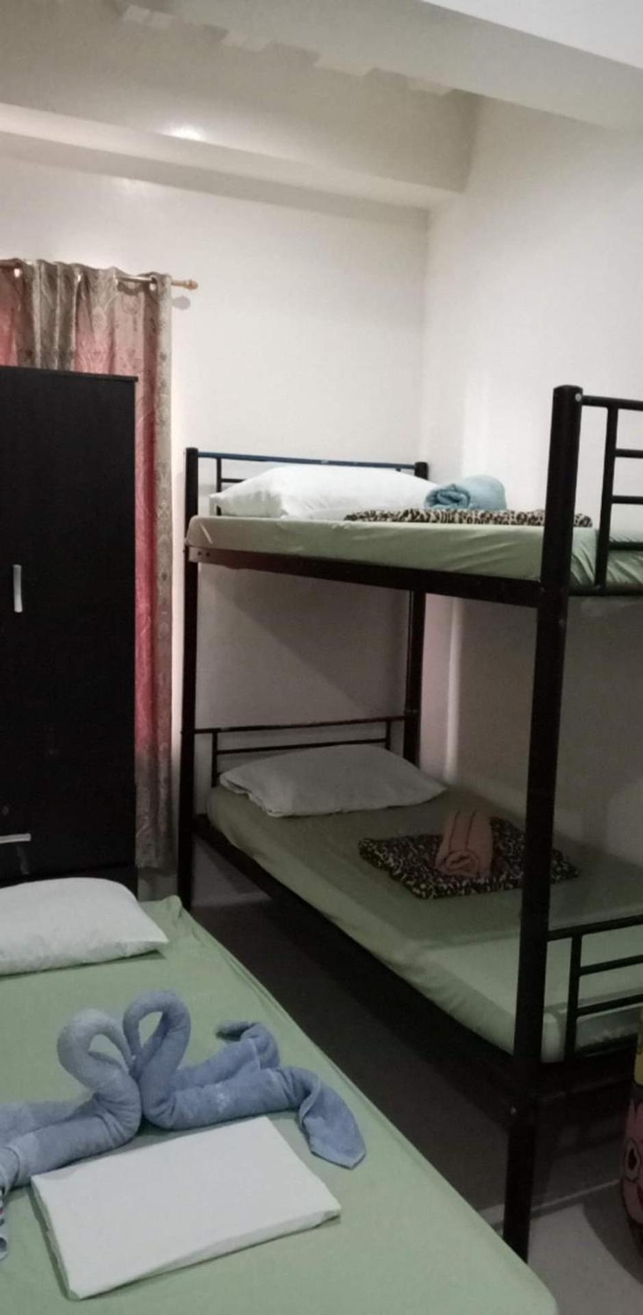Economy Quadruple Room - Photo 10