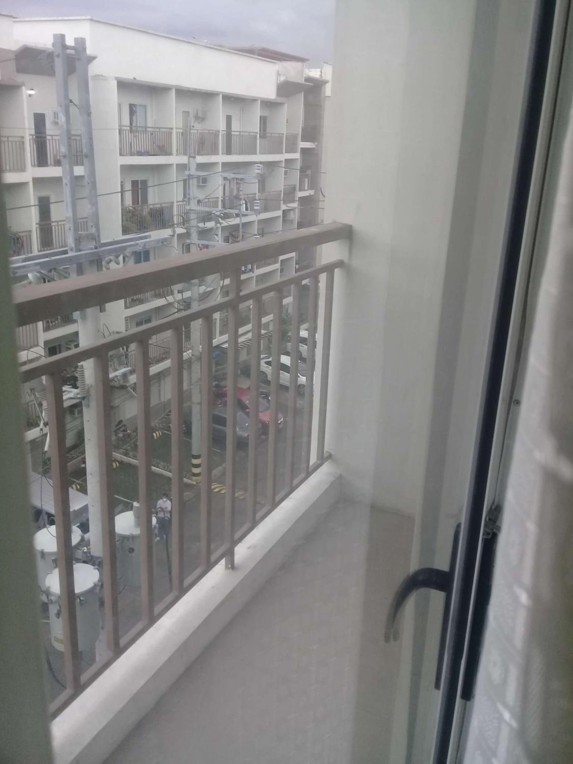 Studio with Balcony - Photo 5