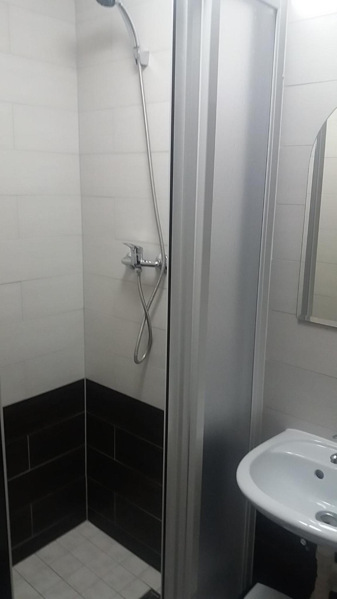 Twin Room - Photo 3