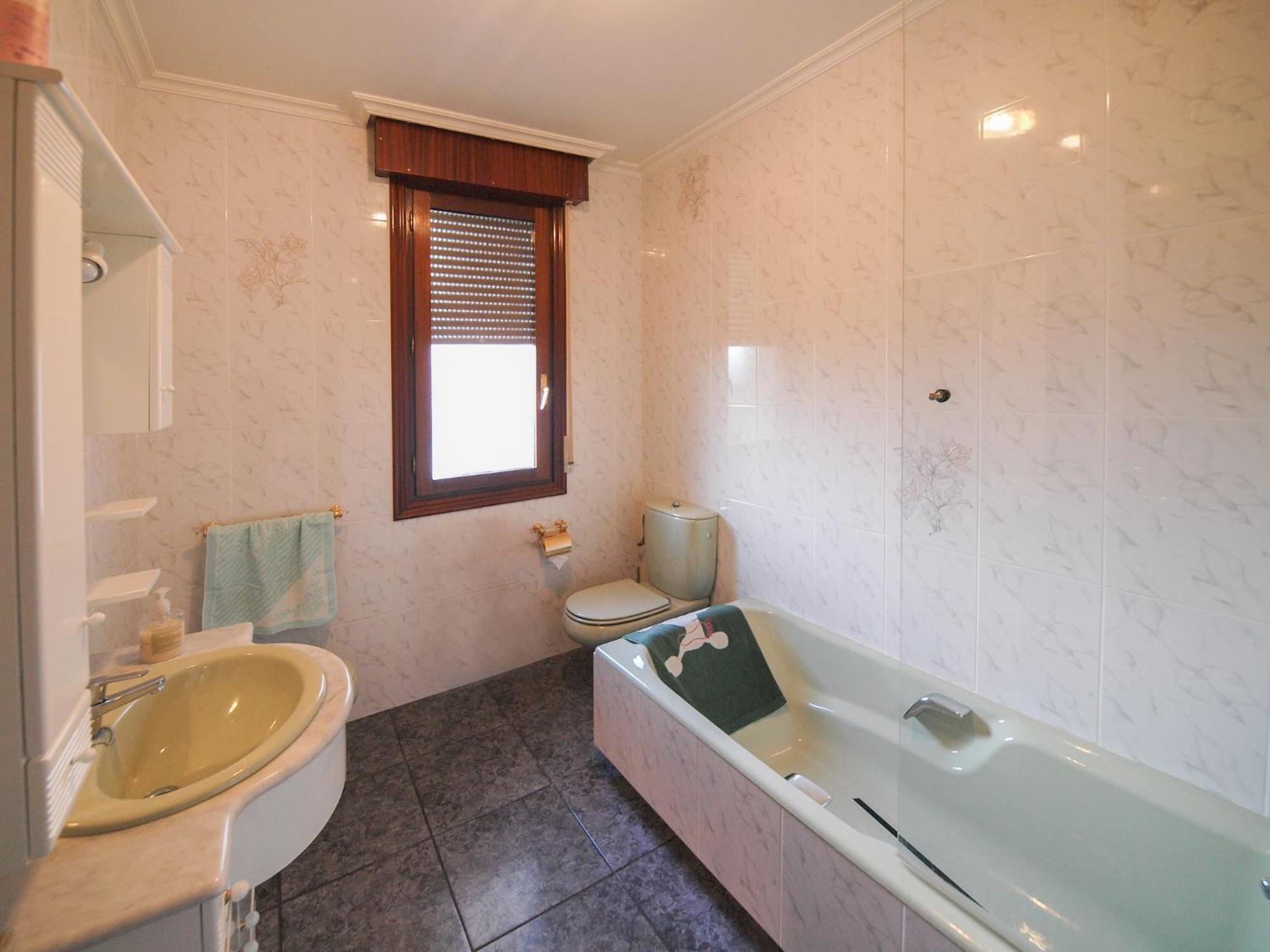 Four-Bedroom House photo 3
