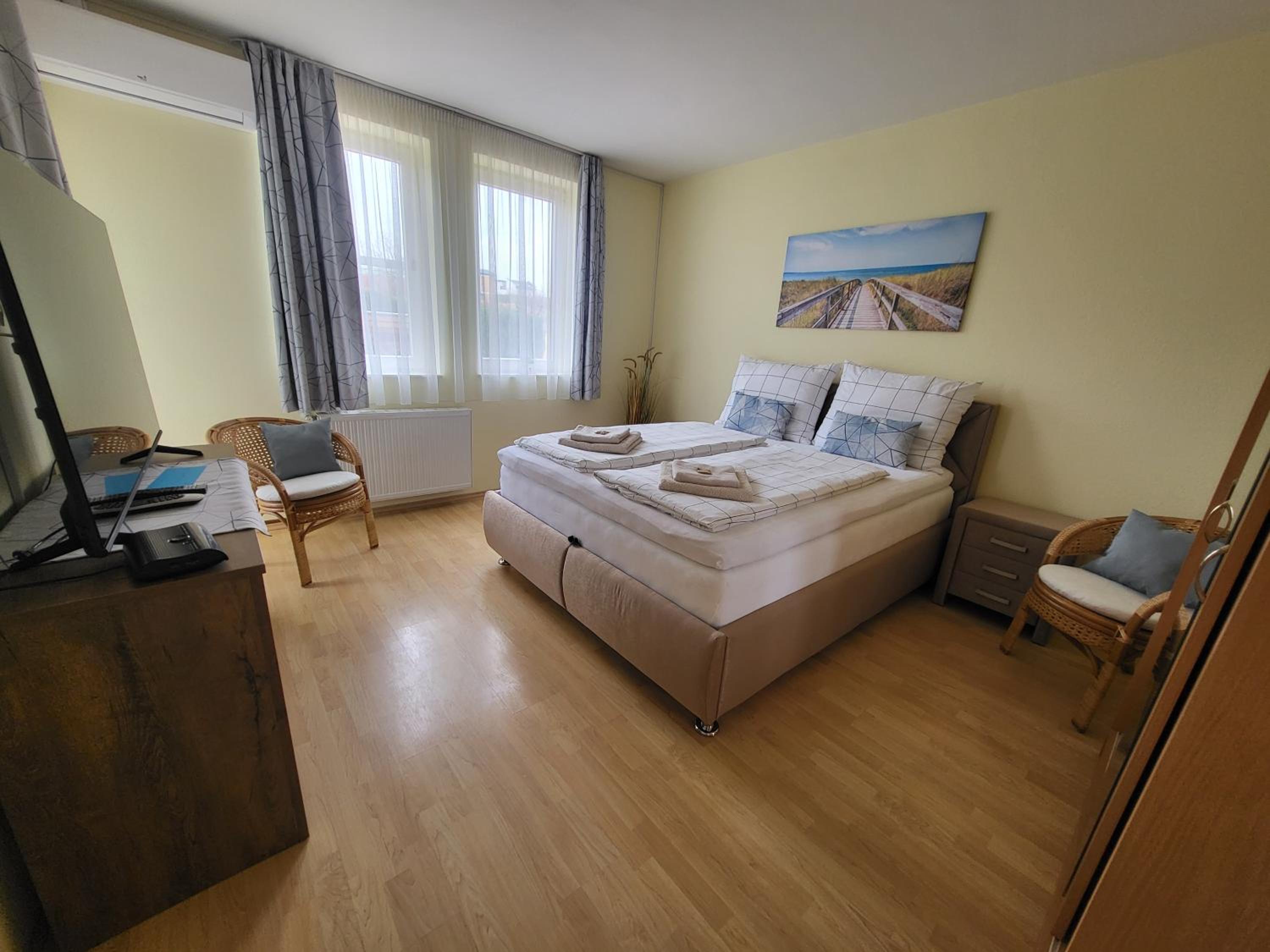 Apartment with Balcony photo 1