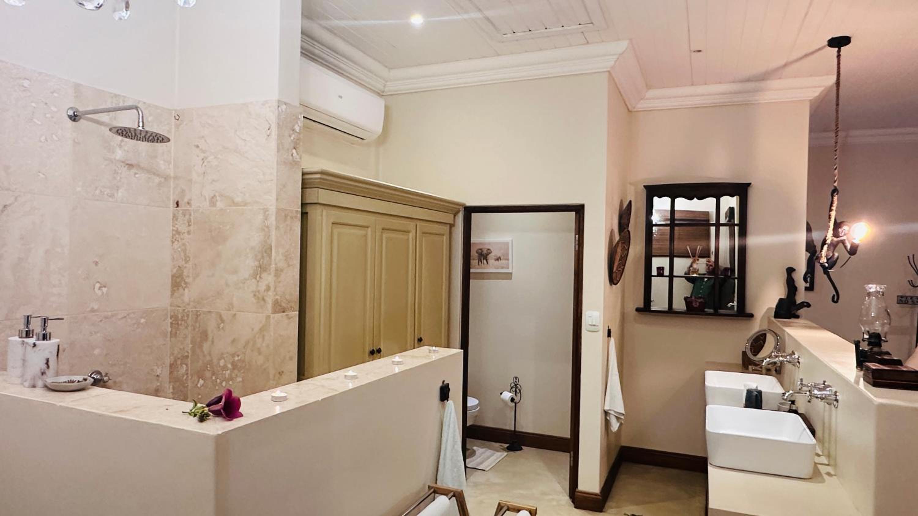 Mafunyane Luxury Honeymoon Suite - River View photo 2