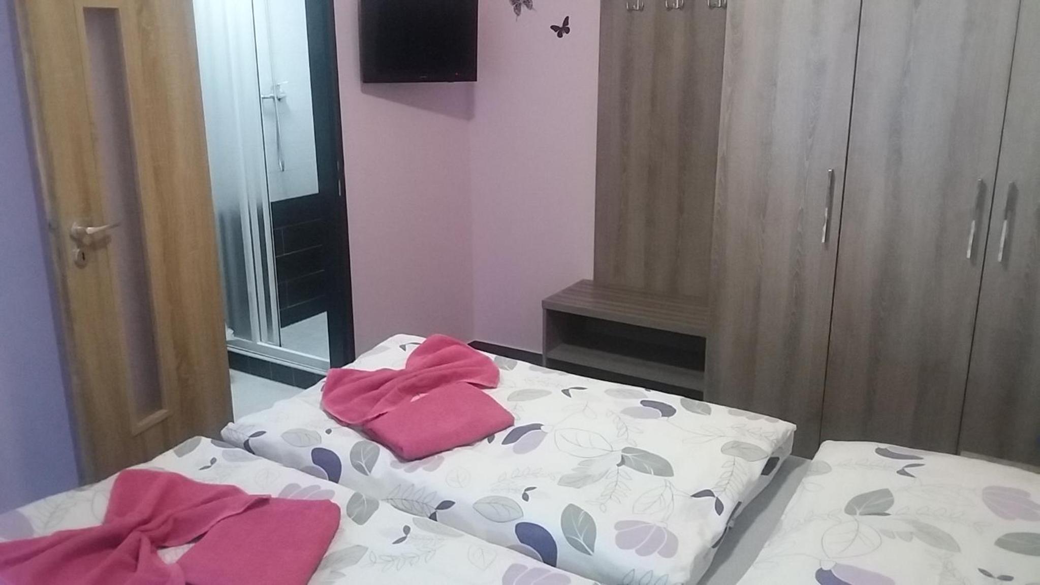 Standard Double Room - Photo 8
