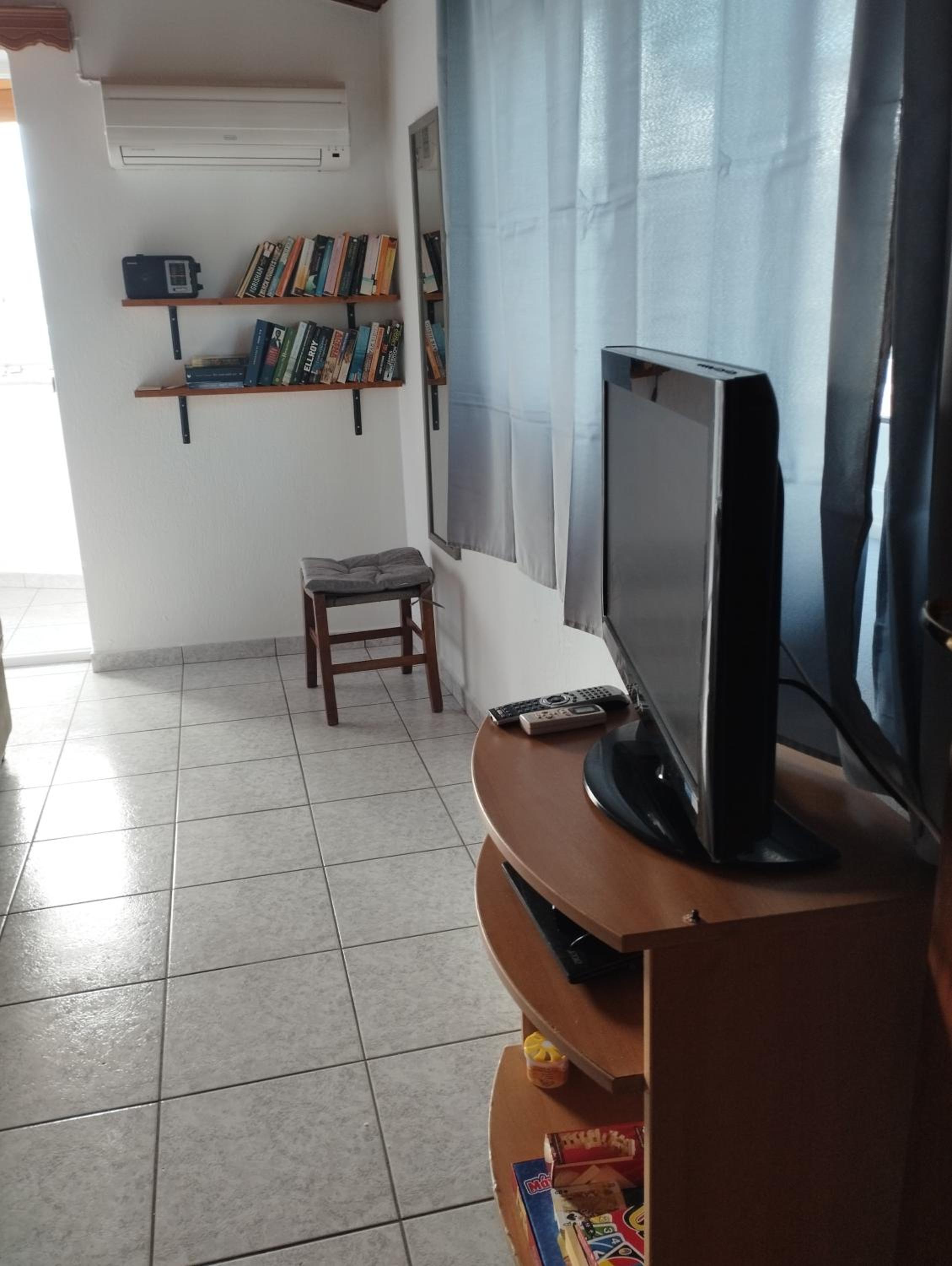 One-Bedroom Apartment - Photo 19