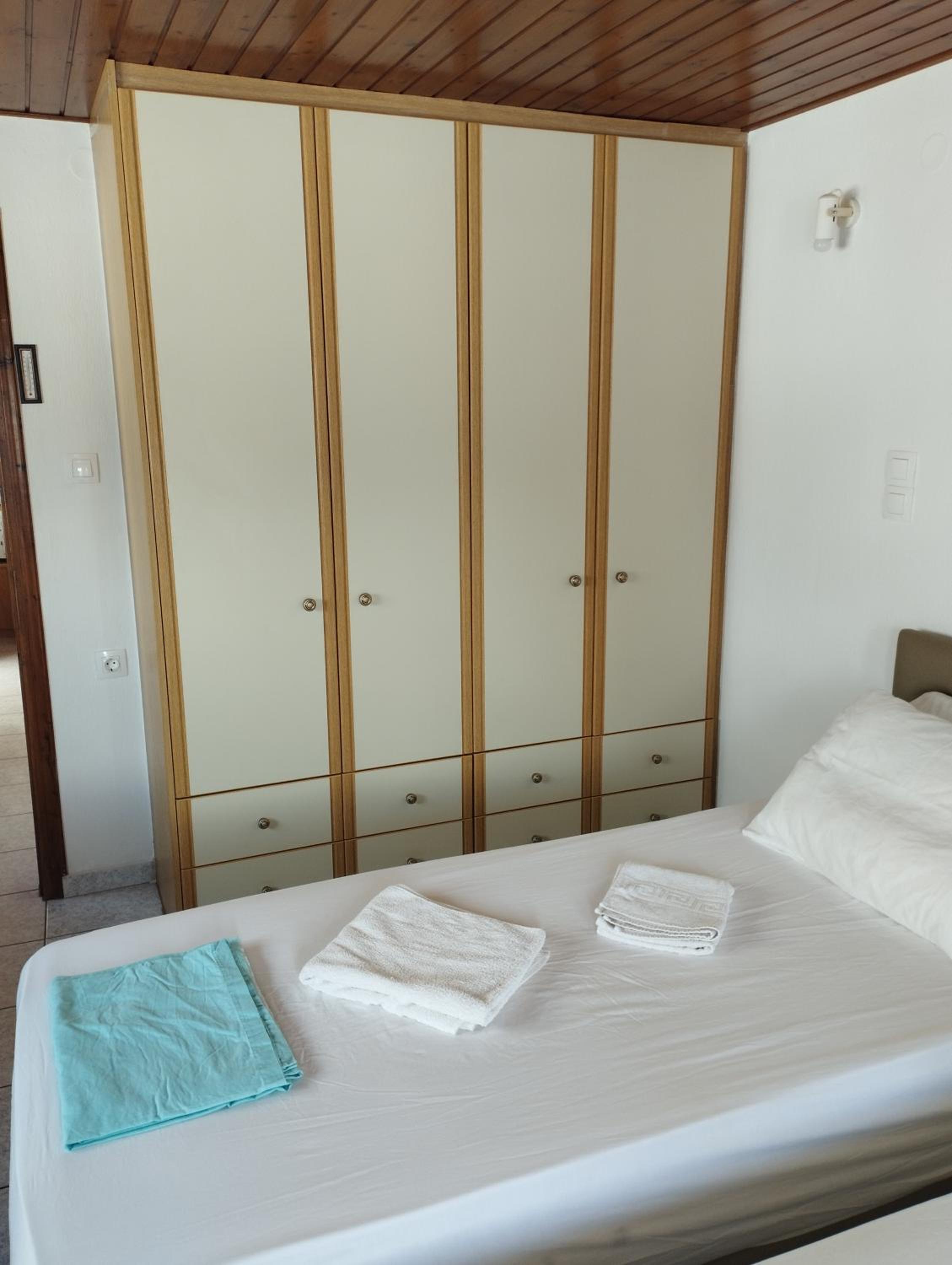 One-Bedroom Apartment - Photo 8