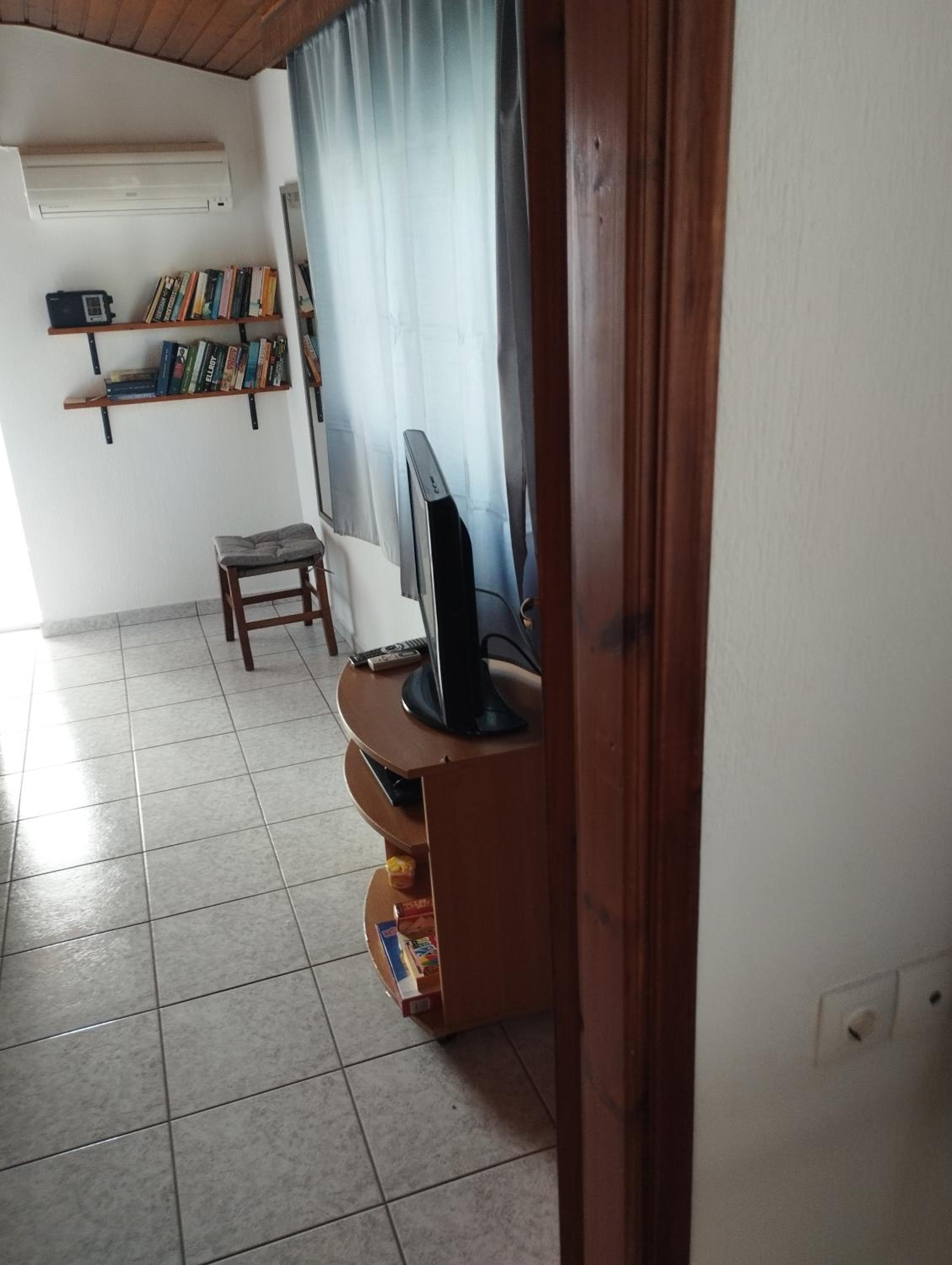 One-Bedroom Apartment - Photo 1