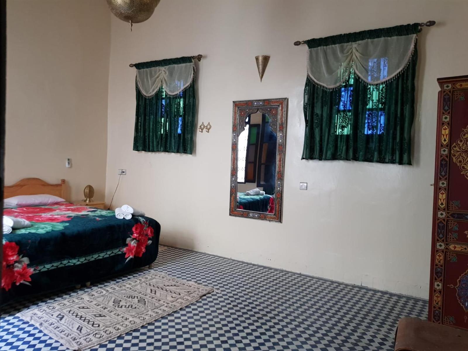 Five-Bedroom House - Photo 49