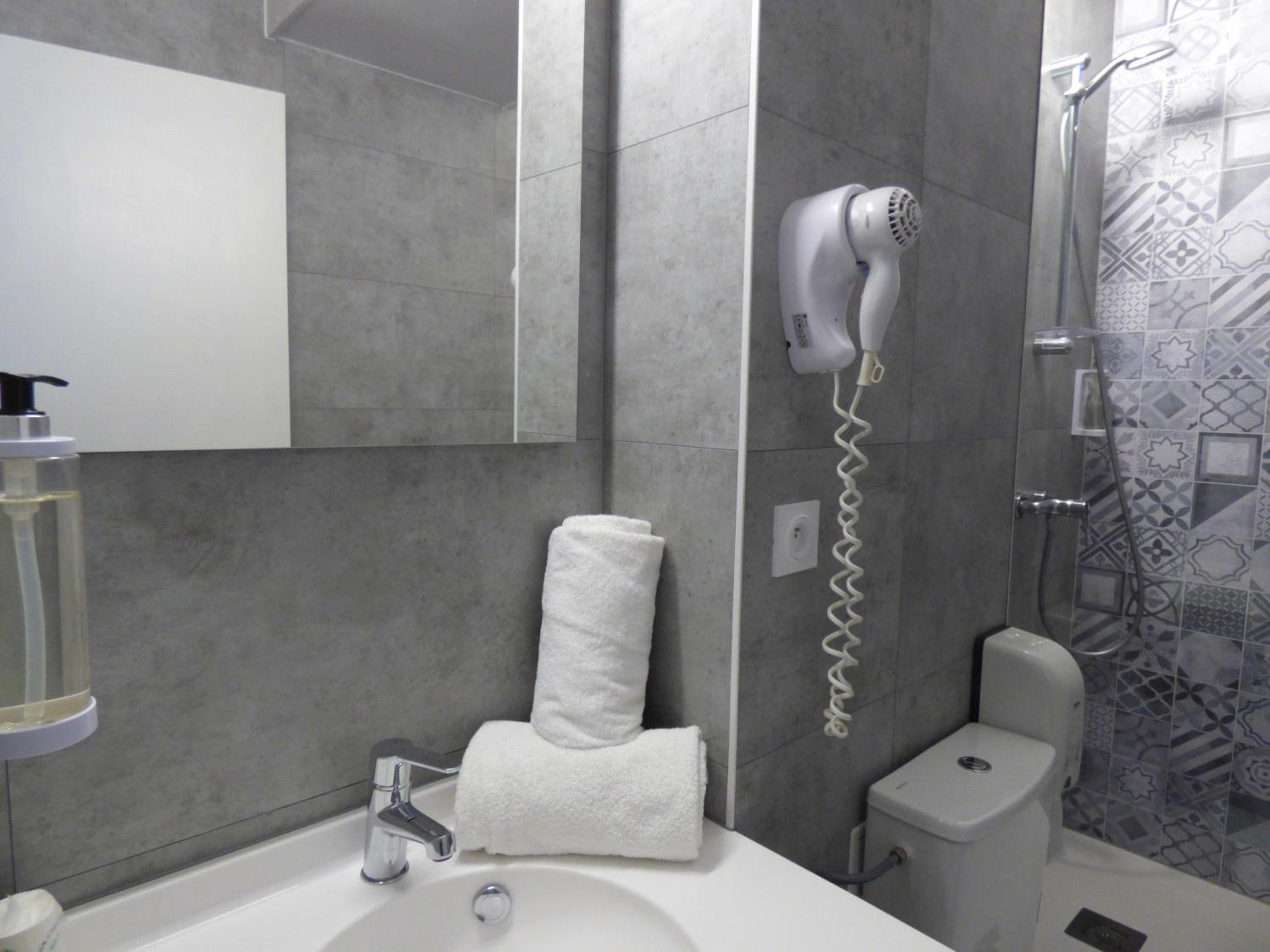 Standard Double Room - Photo 2
