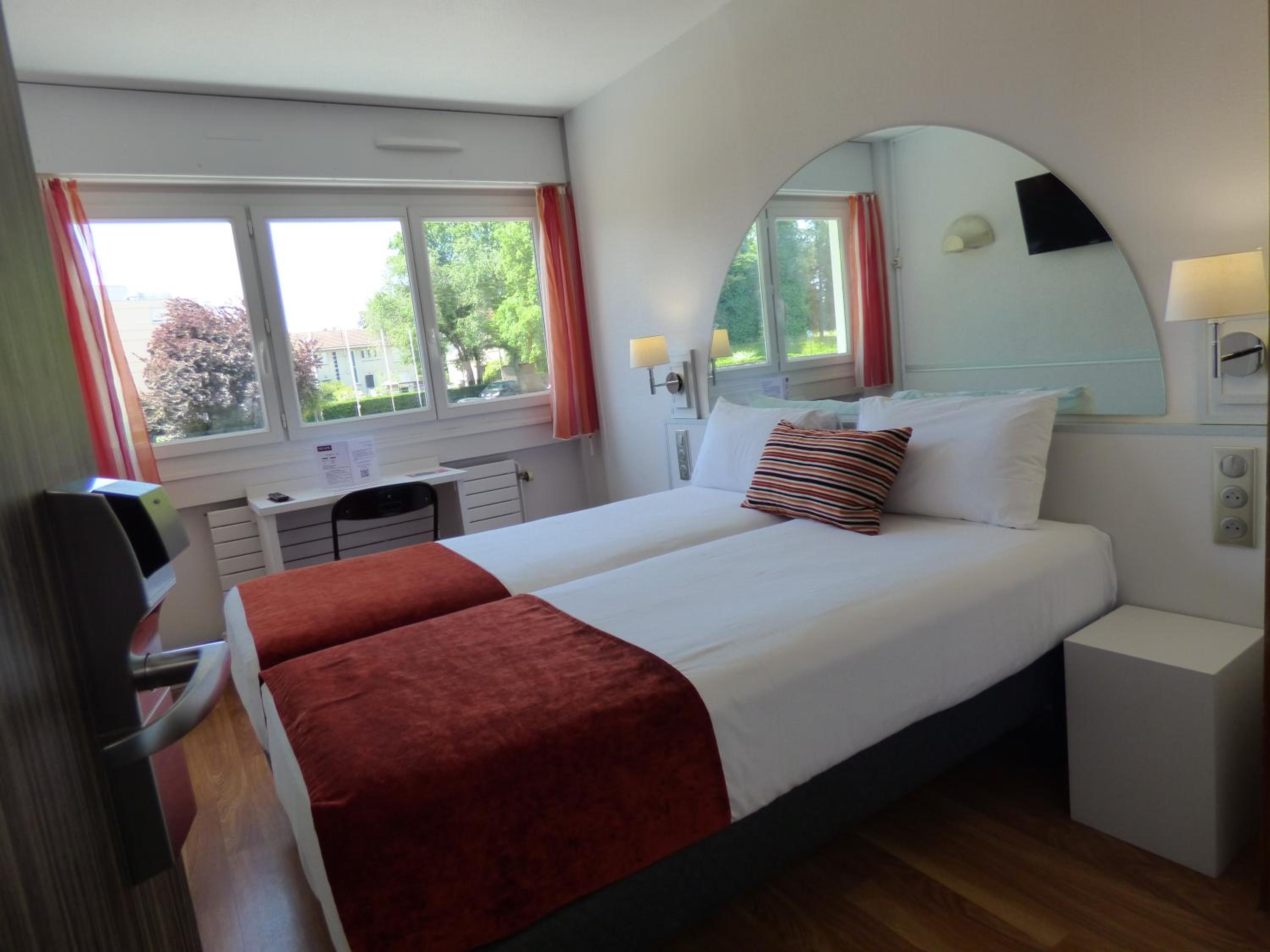 Twin Room - Photo 2
