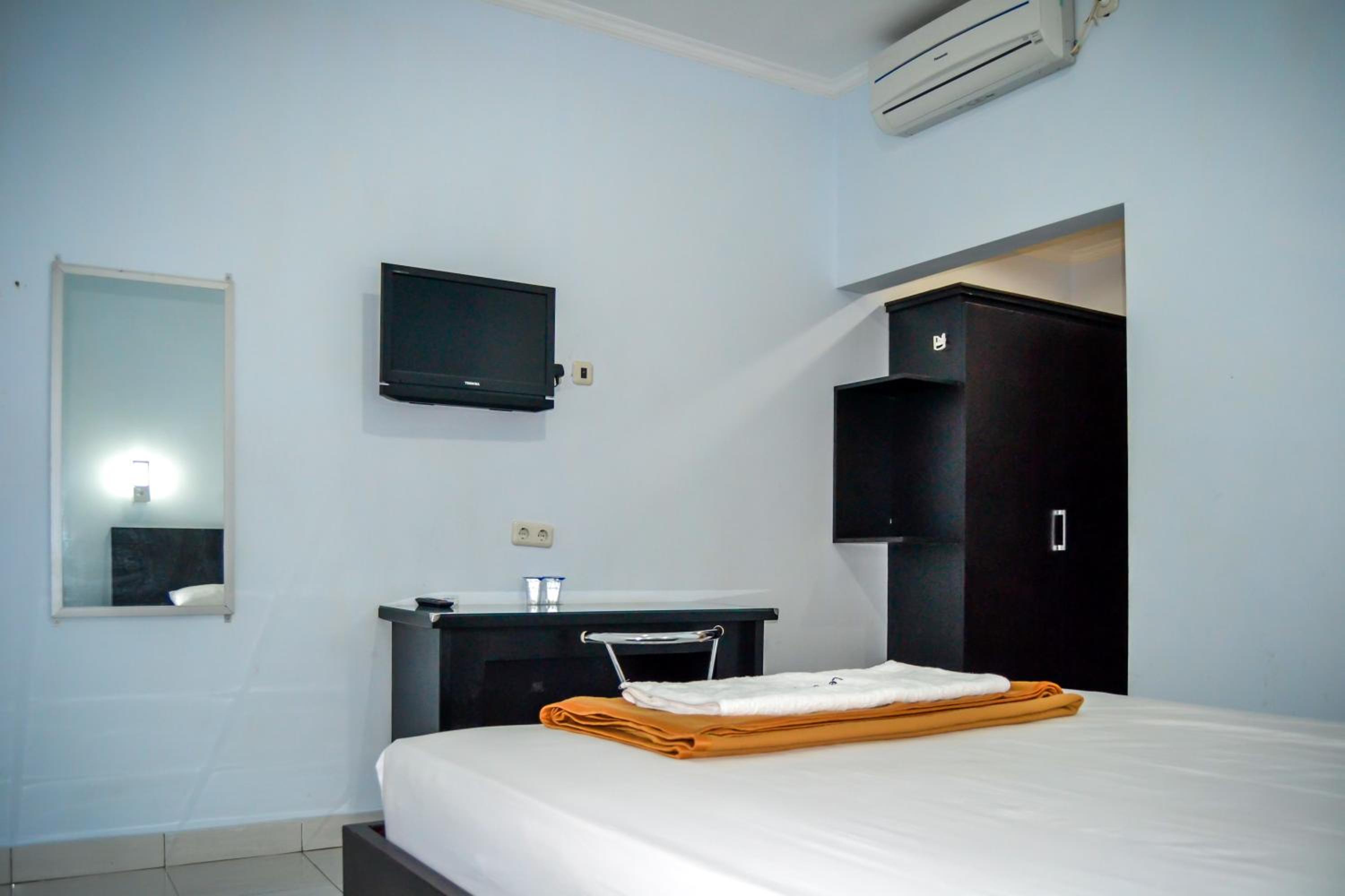 Deluxe Room (2 Adults + 1 Child) - Photo 6