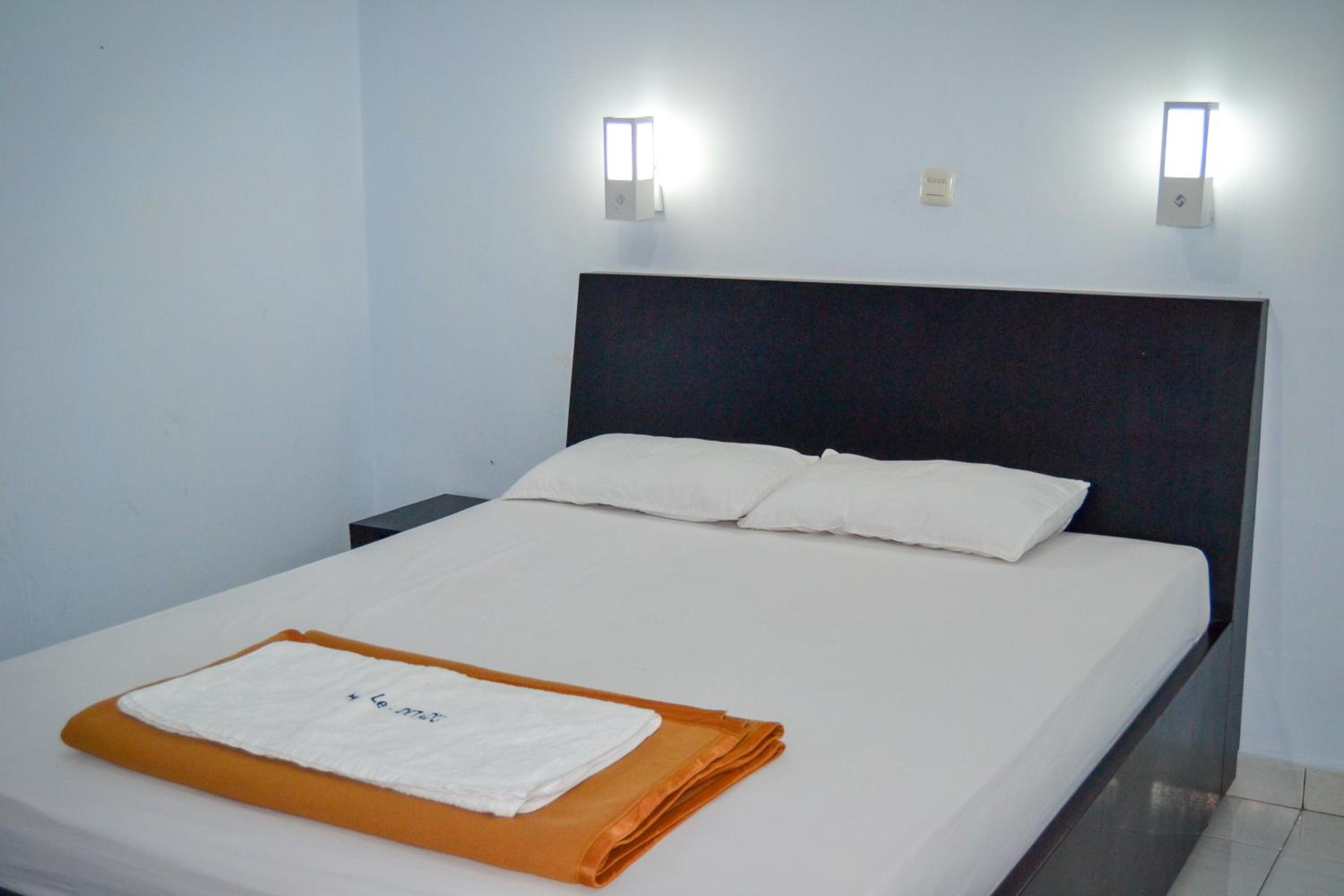 Deluxe Room (2 Adults + 1 Child) - Photo 5