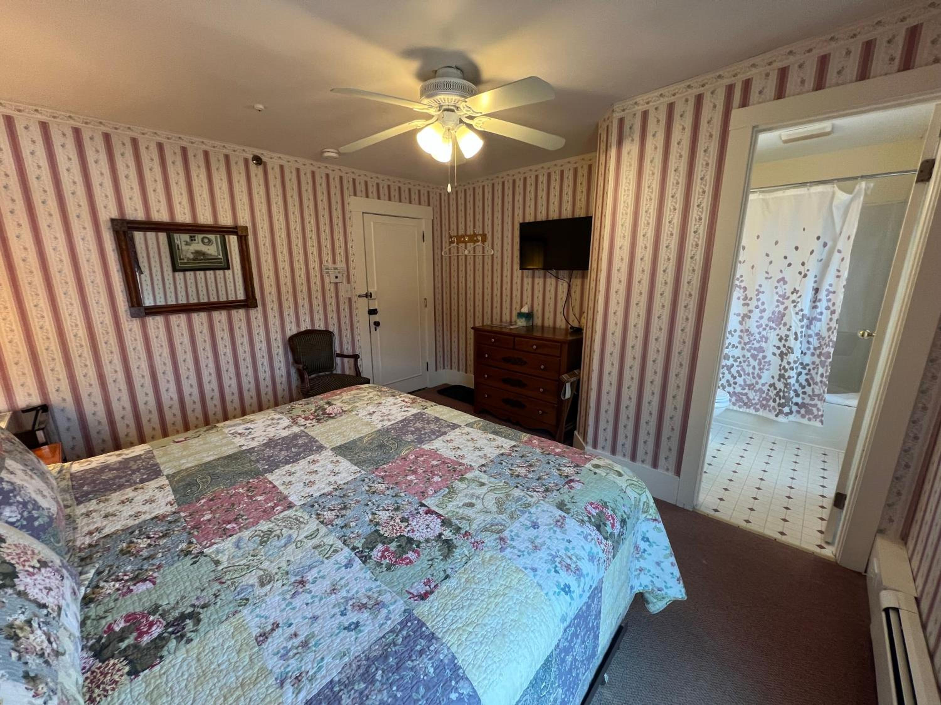 Deluxe King Room photo 2