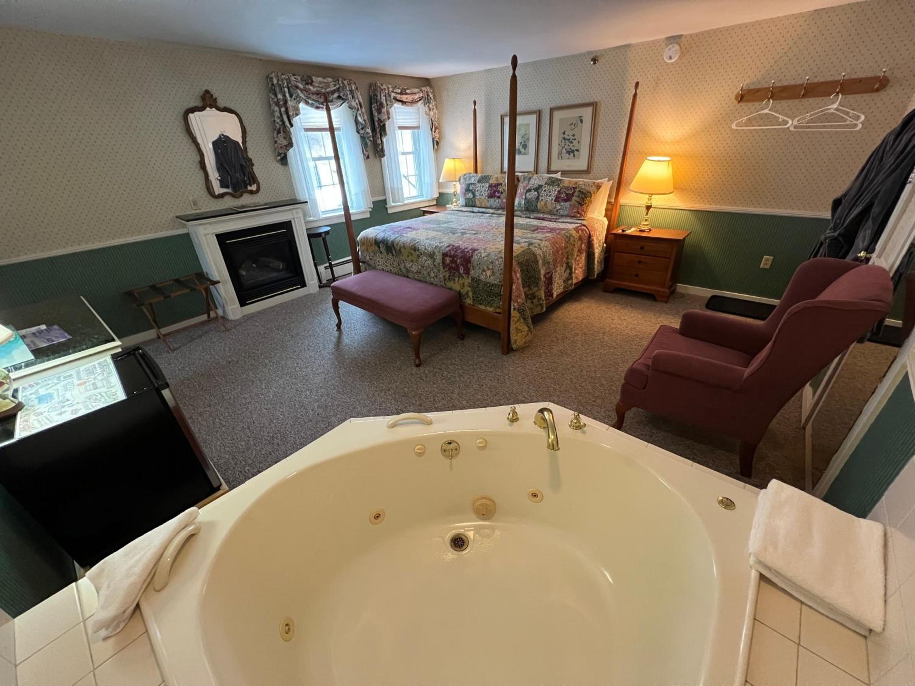 Luxury King Room - Photo 2