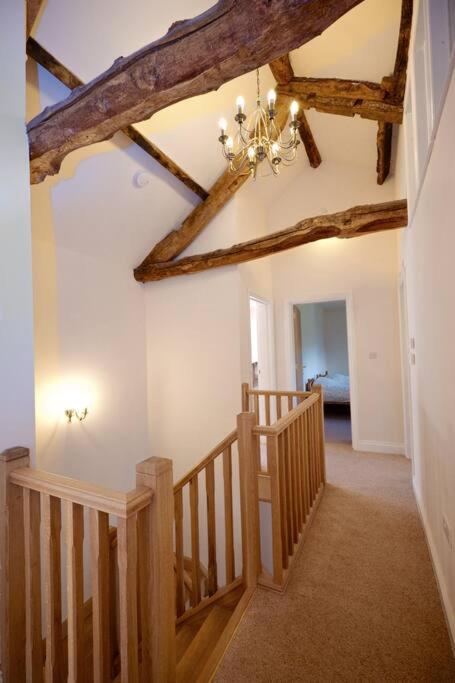 Six-Bedroom House photo 1
