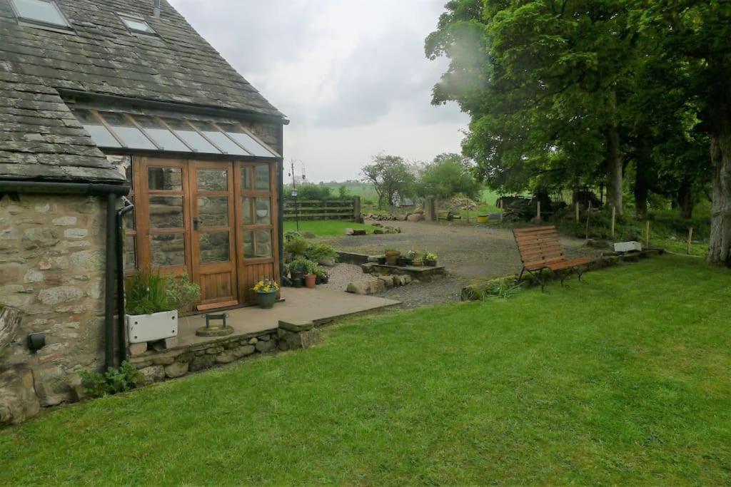 Six-Bedroom House photo 2