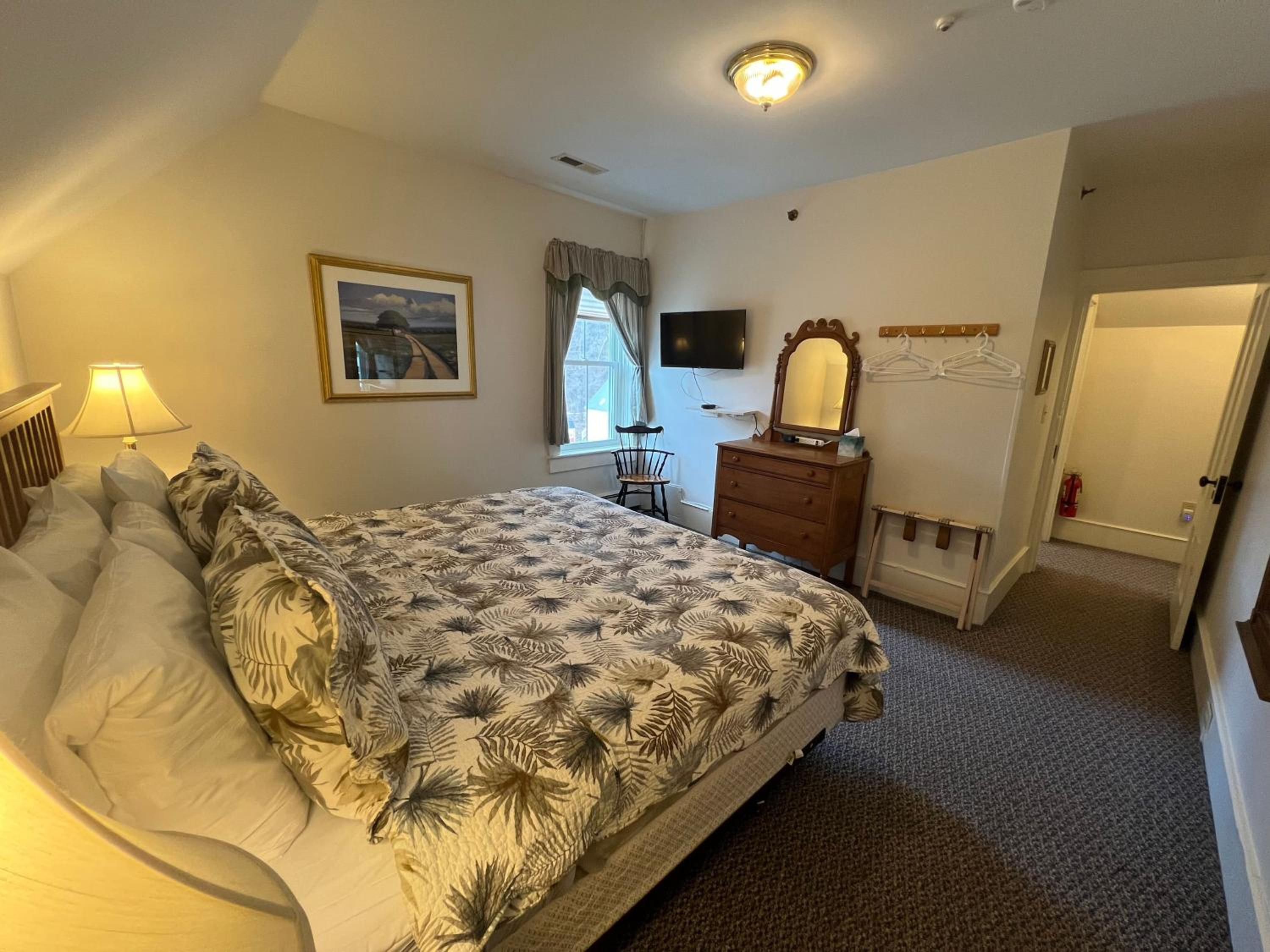 Three-Bedroom Suite - Photo 14