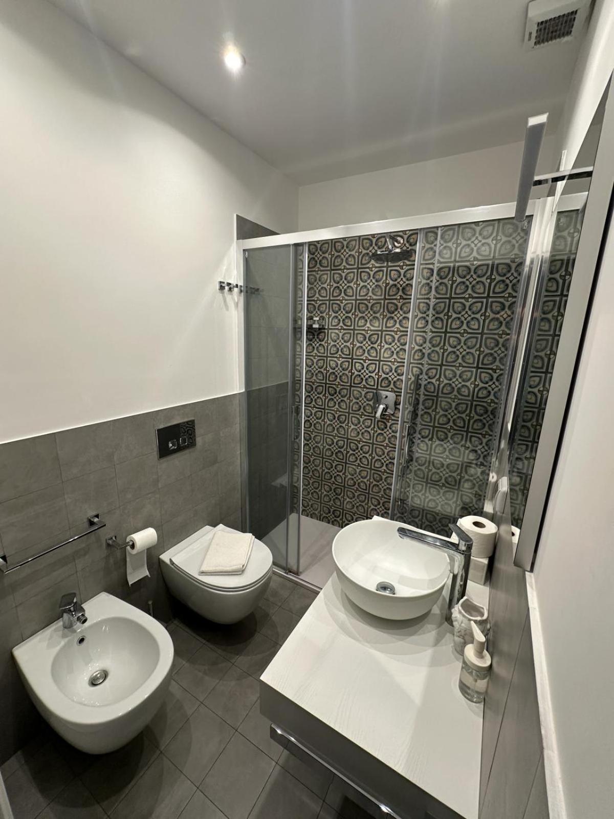 Double Room with Private Bathroom - Photo 4