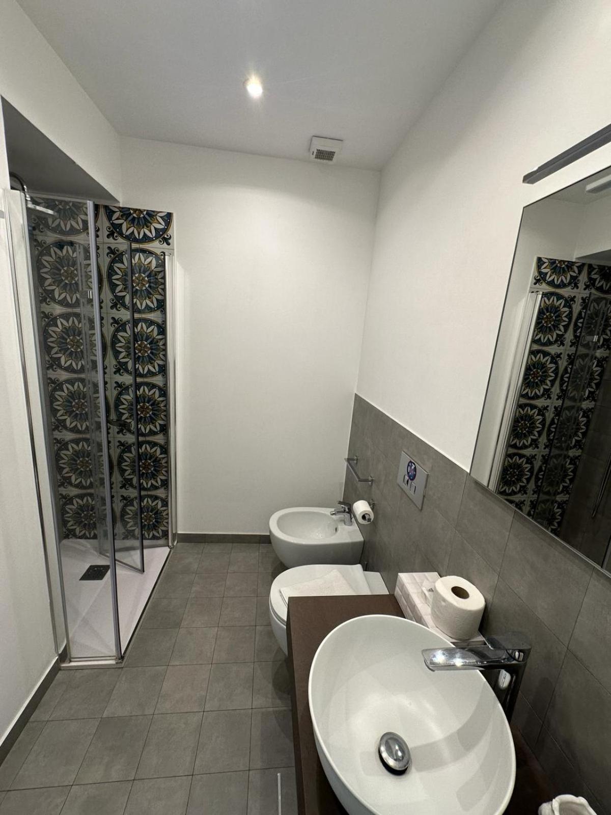 Triple Room - Photo 17