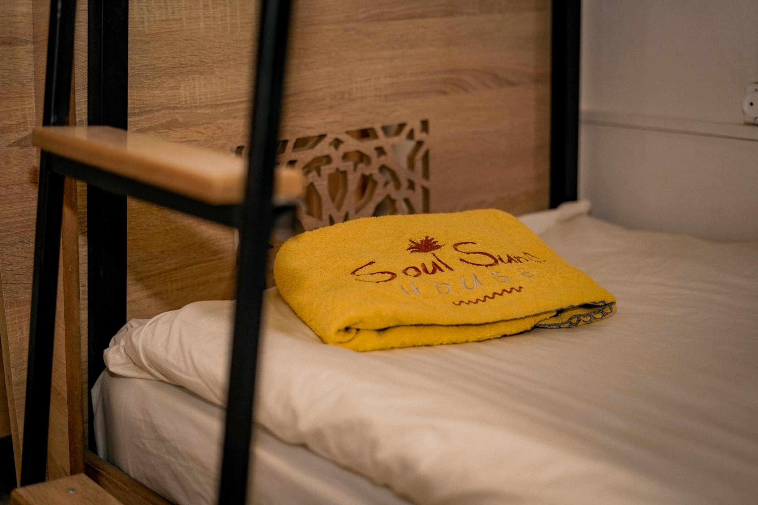Bed in 8-Bed Mixed Dormitory Room photo 2