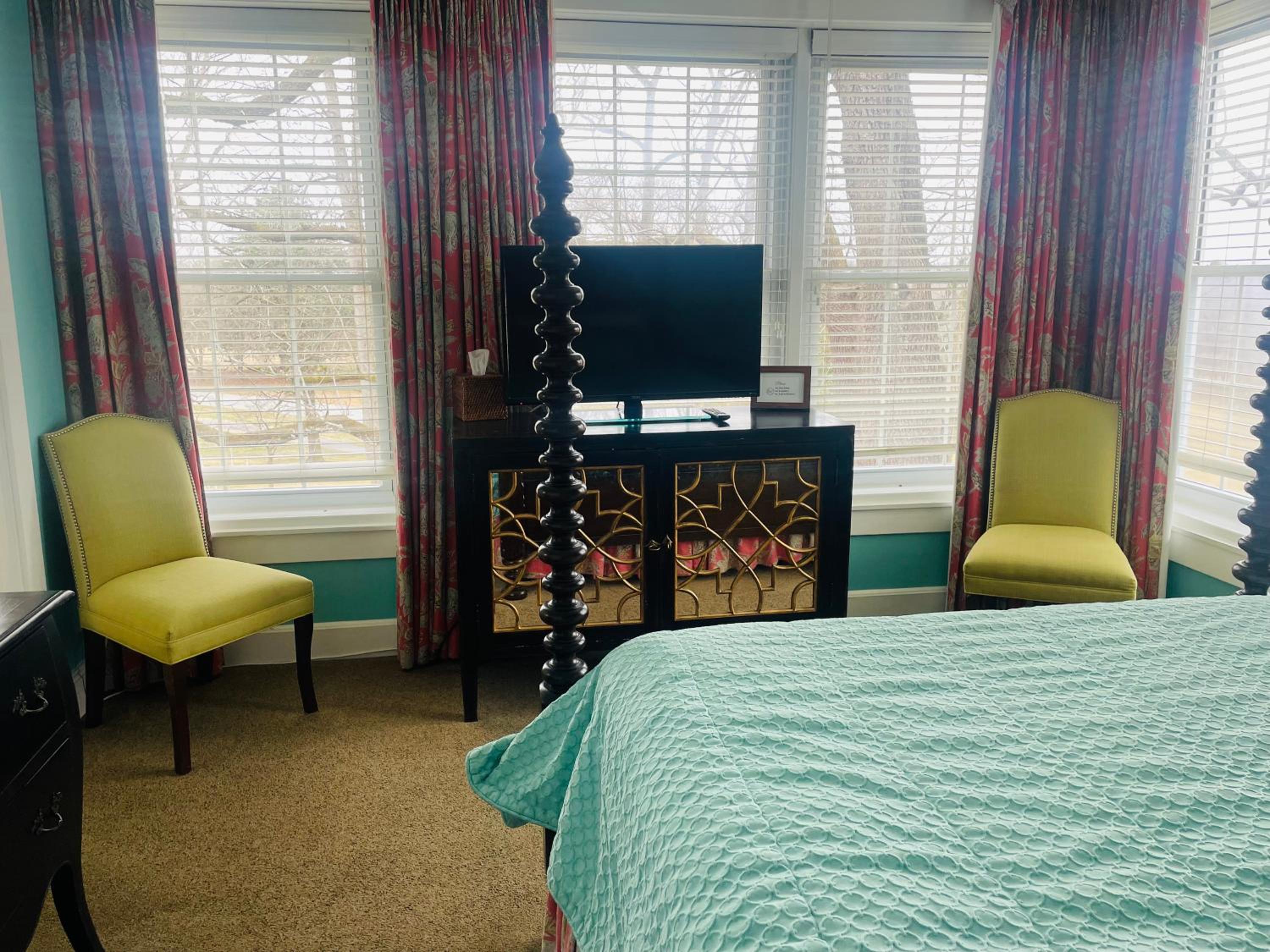 Deluxe Queen Room - Photo 6