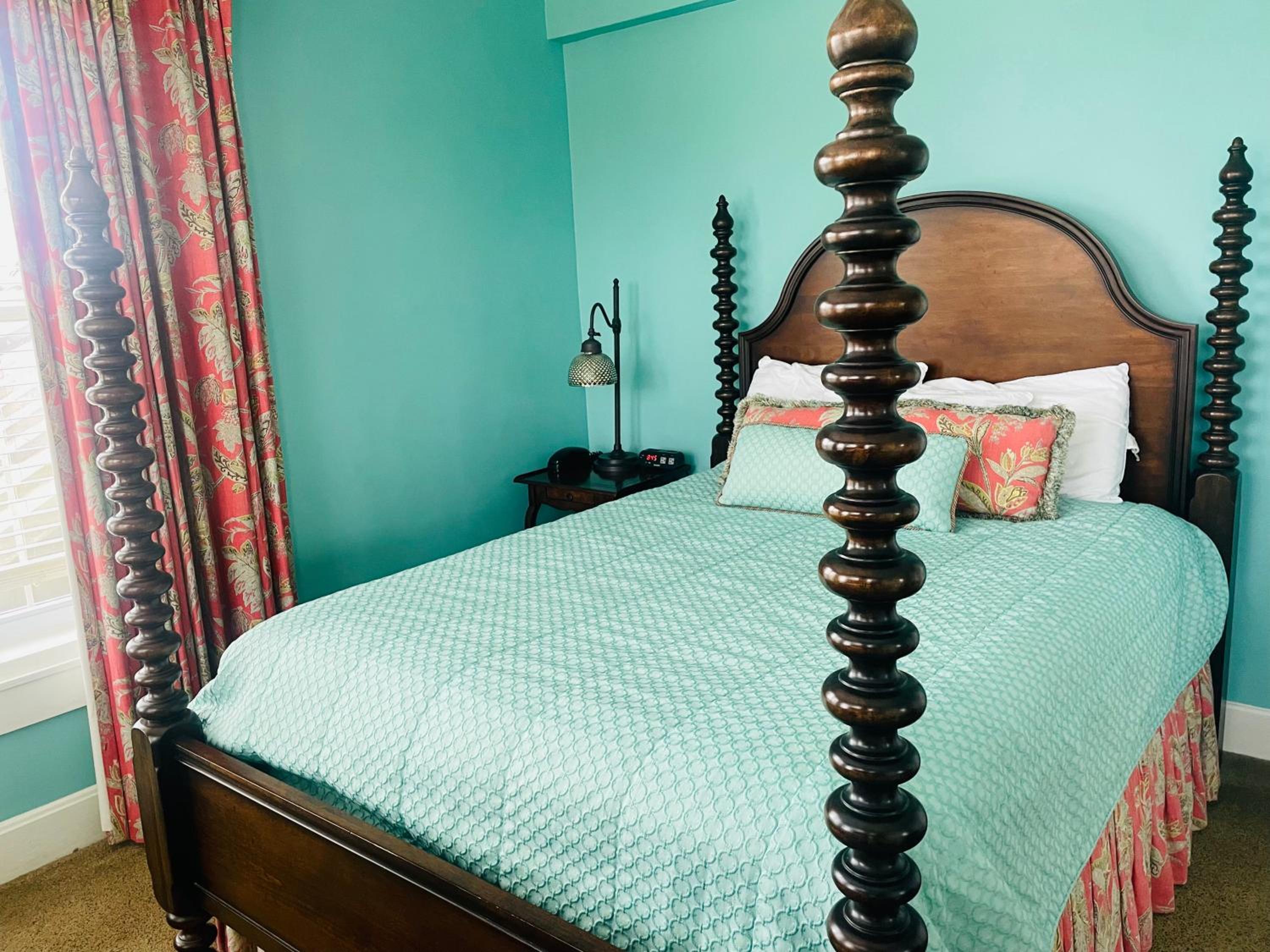 Deluxe Queen Room - Photo 5