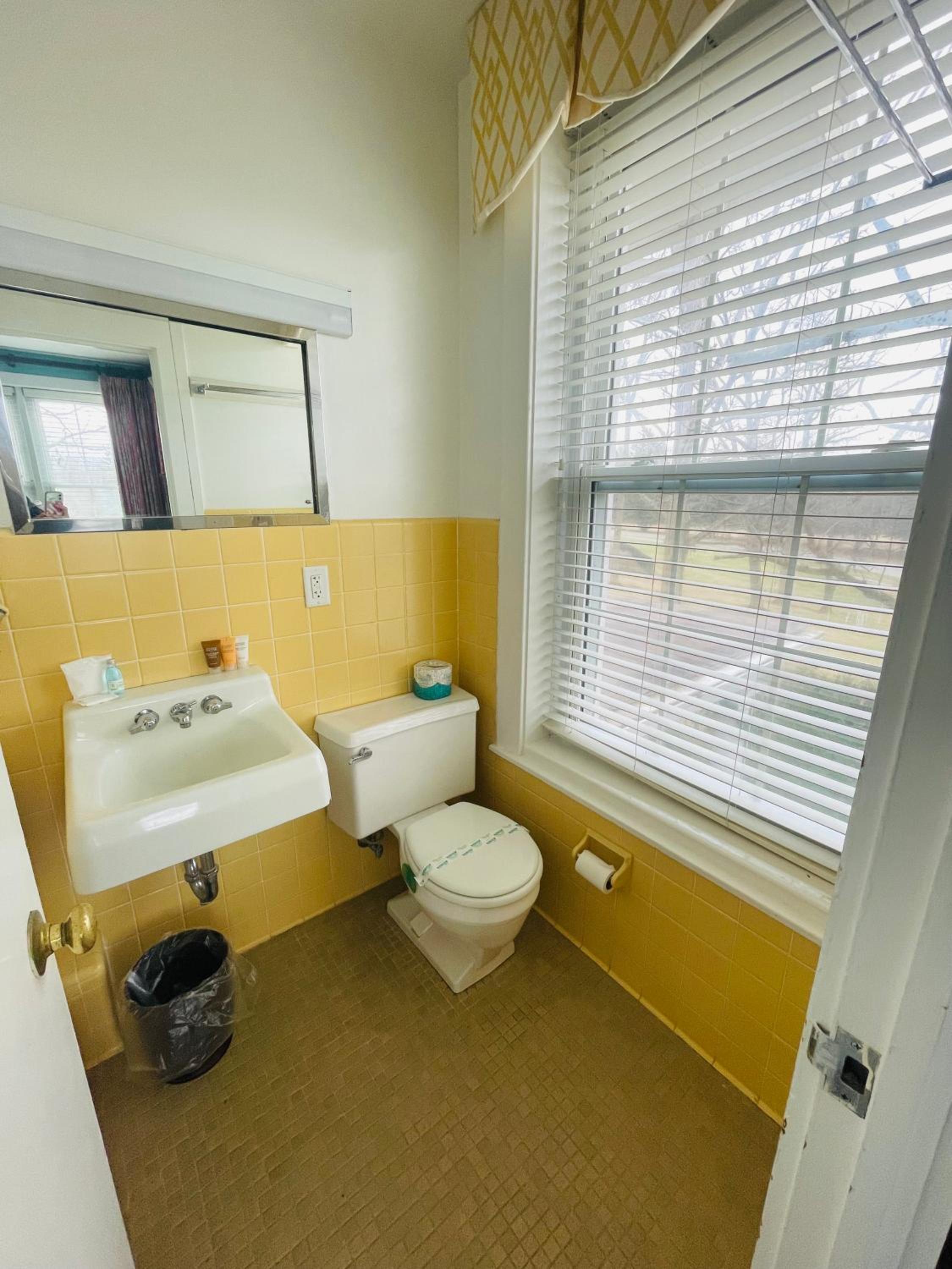 Deluxe Queen Room - Photo 2