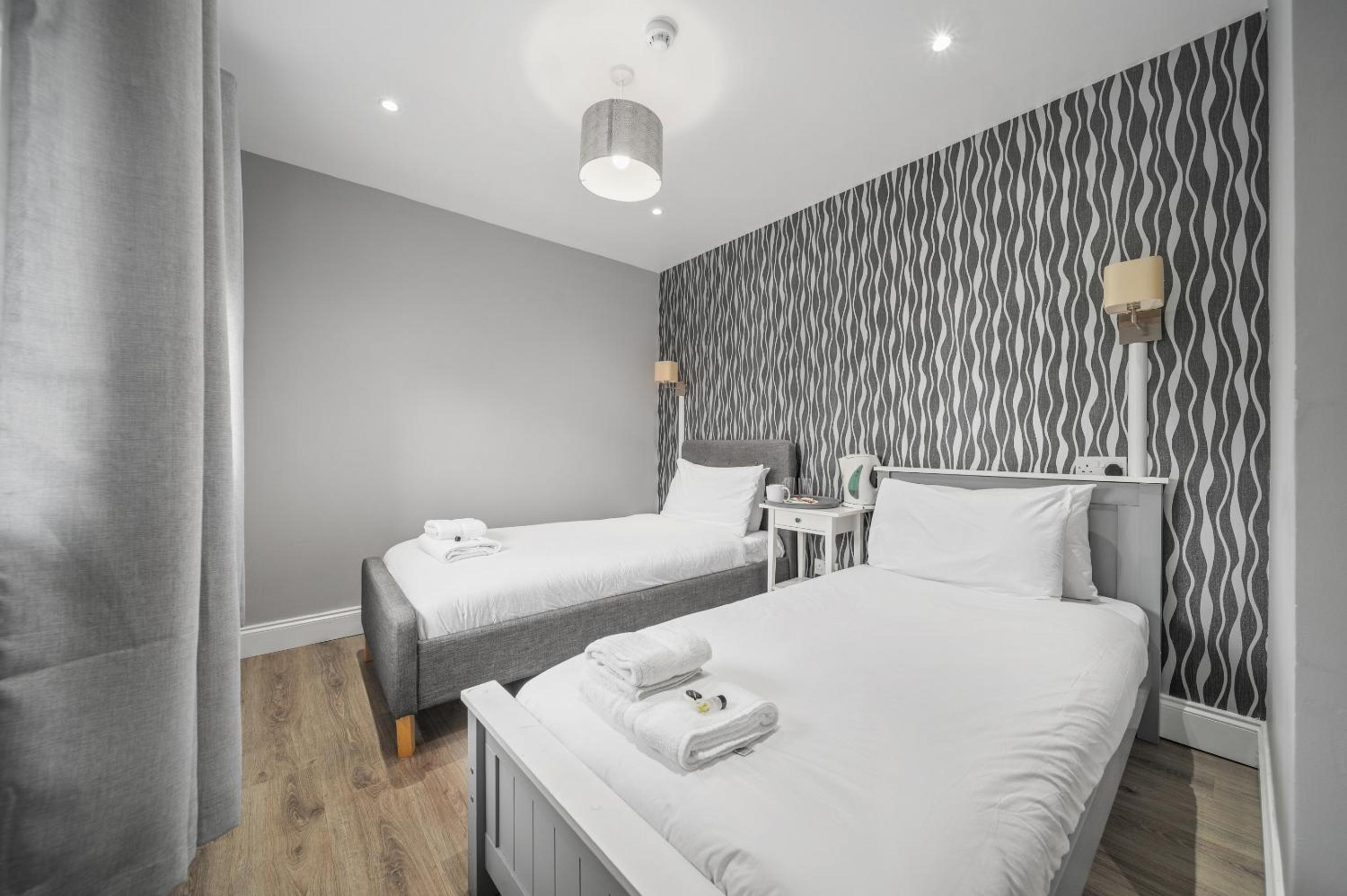 Twin Room with Shower photo 2