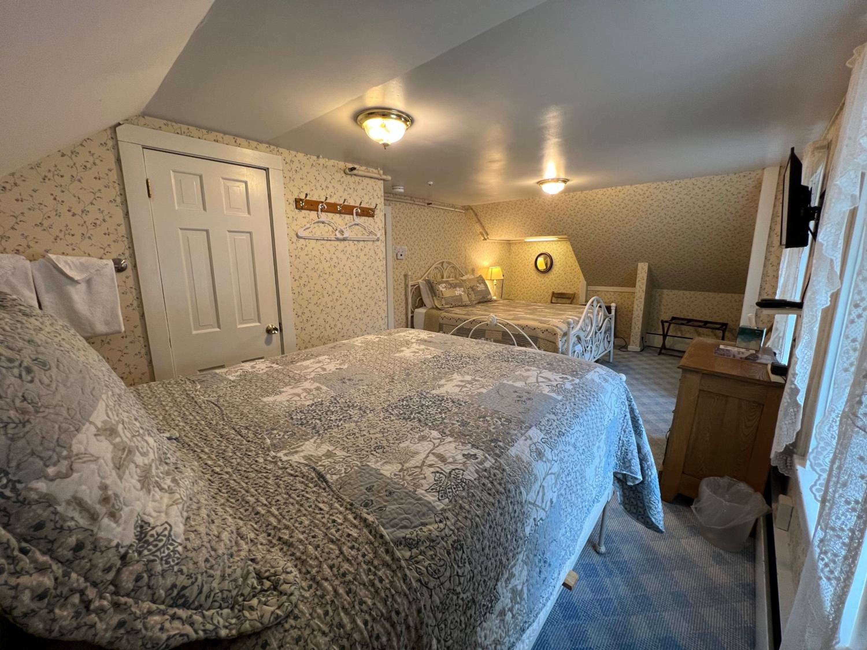 Deluxe Quadruple Room - Photo 7
