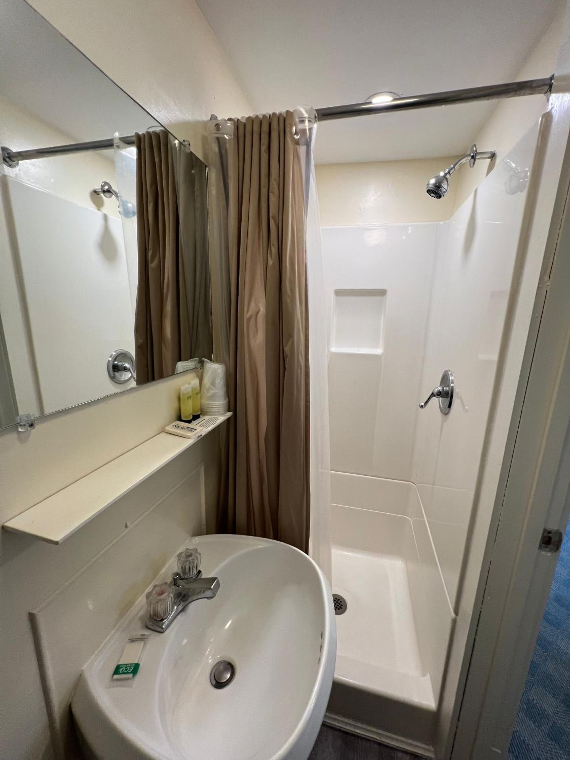 Deluxe Quadruple Room - Photo 9